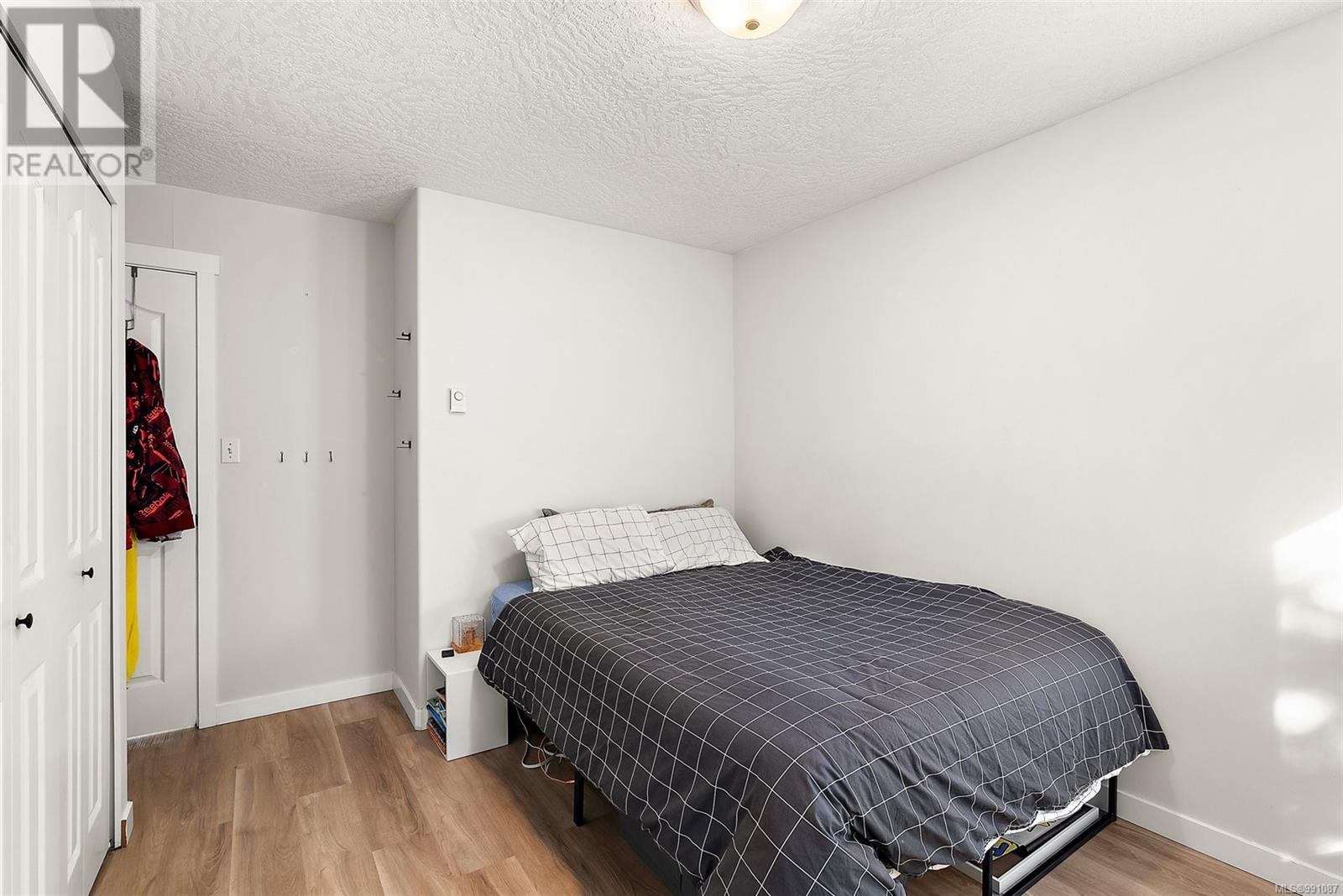 2645 Selwyn Rd, Langford real estate listing 991087