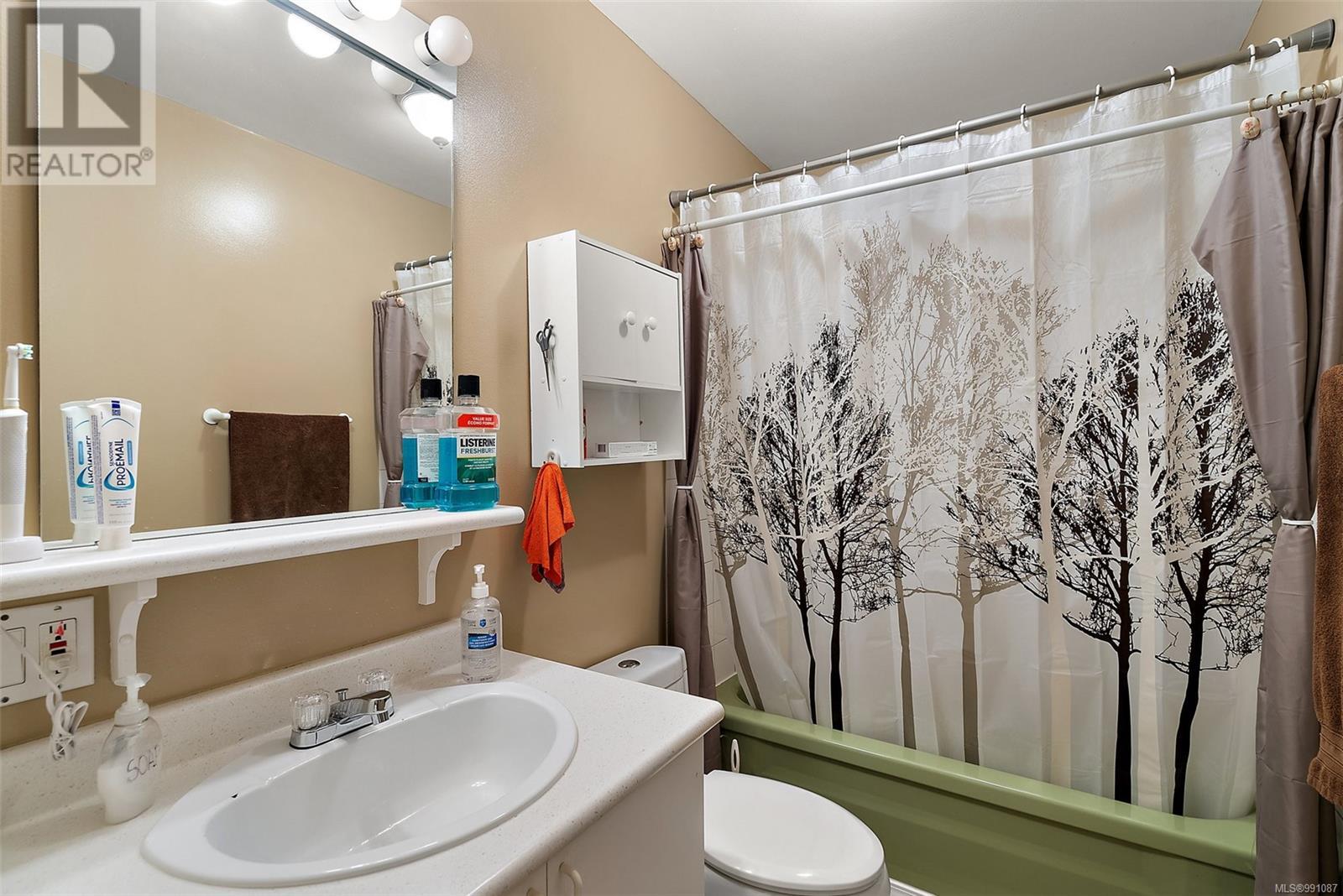 2645 Selwyn Rd, Langford real estate listing 991087