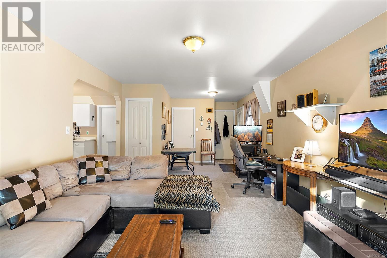 2645 Selwyn Rd, Langford real estate listing 991087