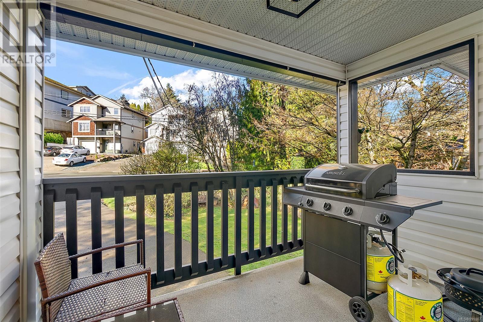 2645 Selwyn Rd, Langford real estate listing 991087