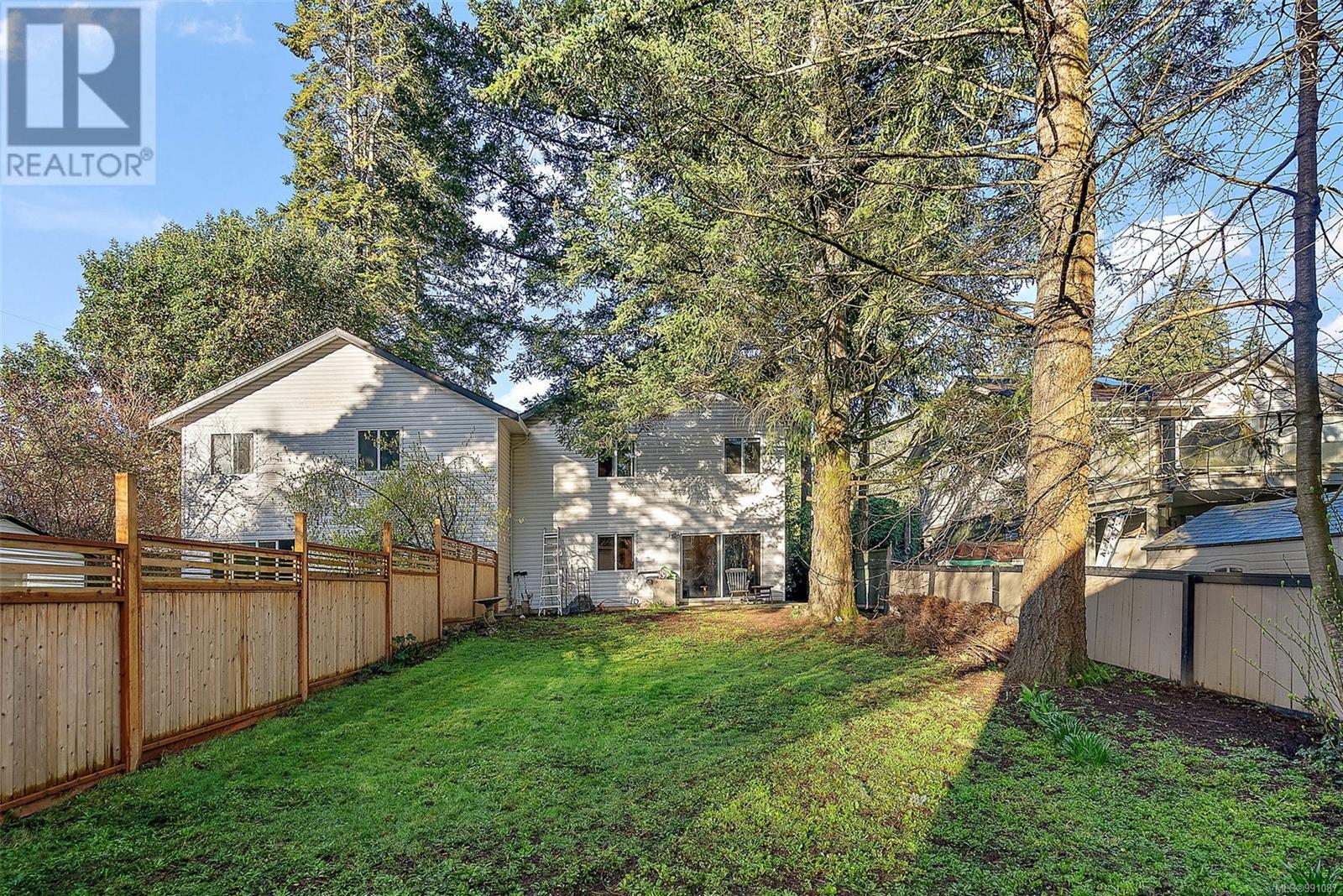 2645 Selwyn Rd, Langford real estate listing 991087