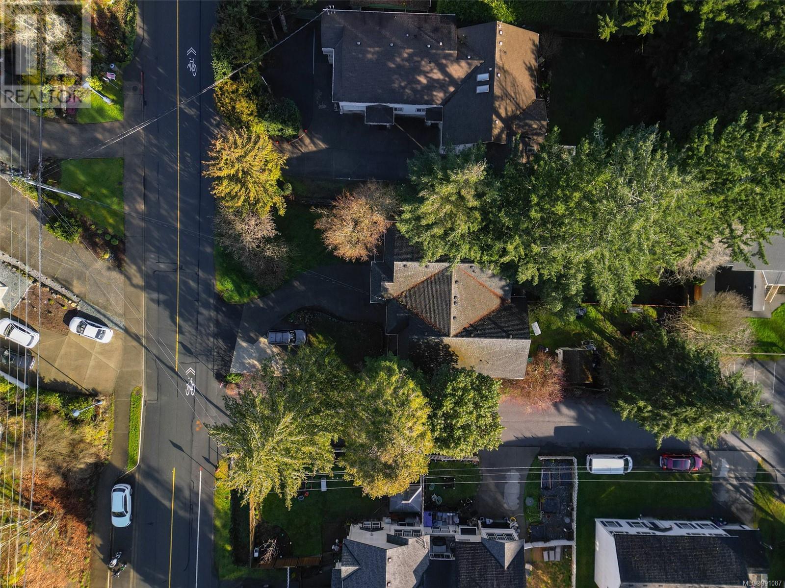 2645 Selwyn Rd, Langford real estate listing 991087