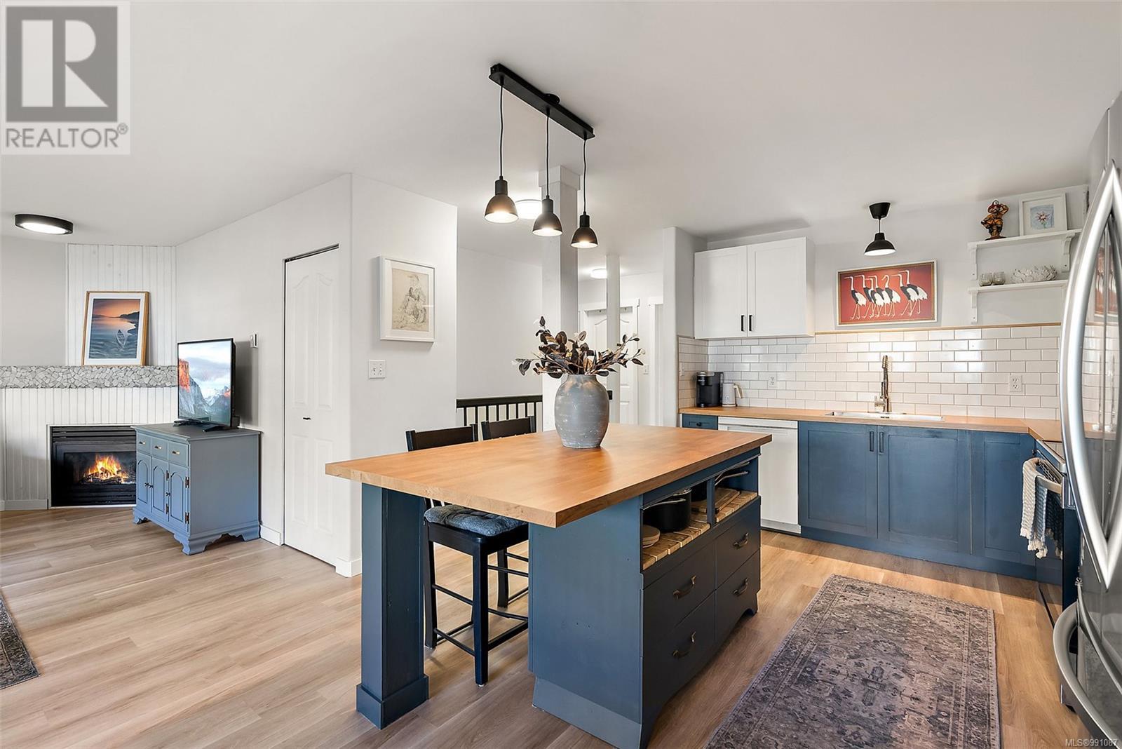 2645 Selwyn Rd, Langford real estate listing 991087