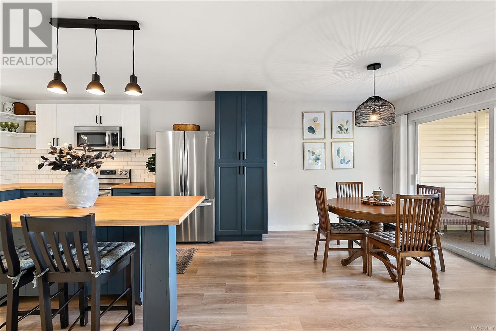 2645 Selwyn Rd, Langford real estate listing 991087
