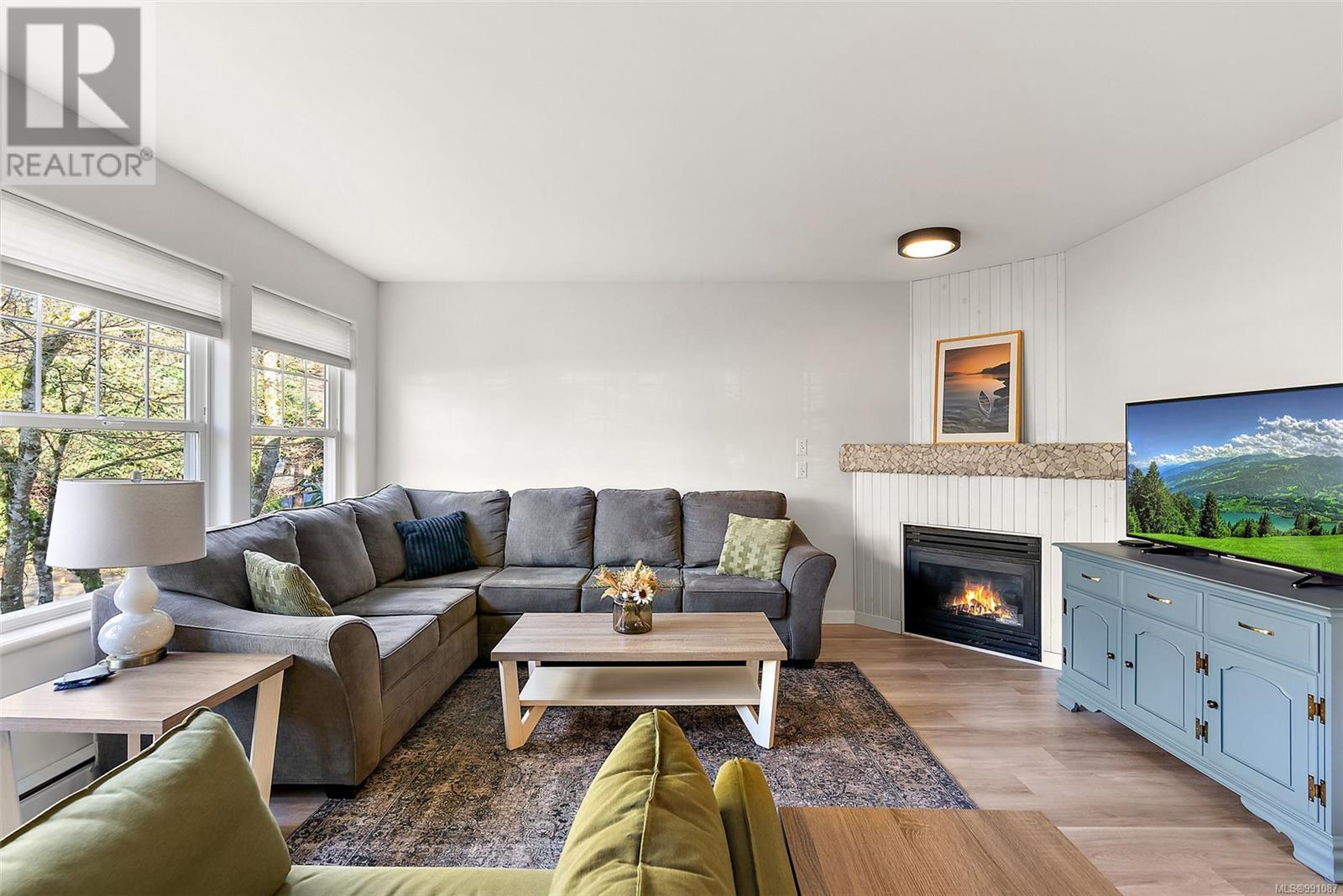 2645 Selwyn Rd, Langford real estate listing 991087