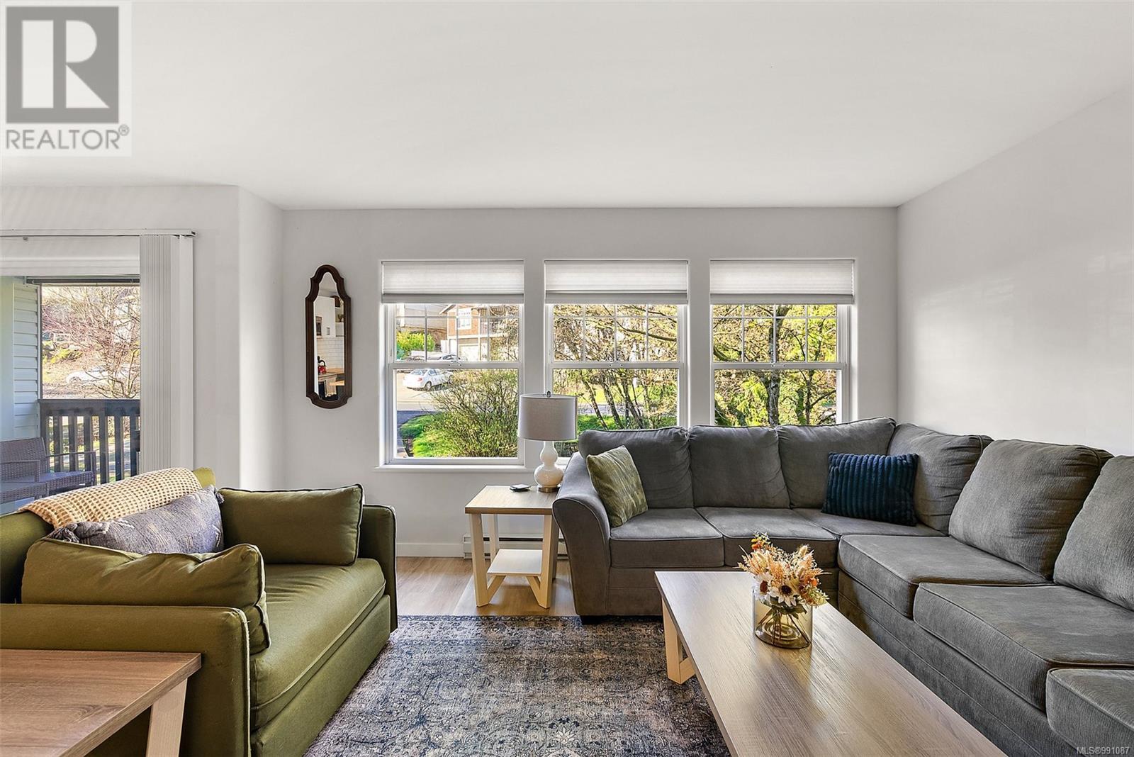 2645 Selwyn Rd, Langford real estate listing 991087