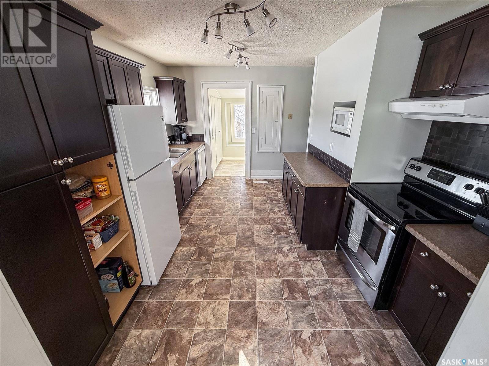 Photo 16 of 1159 Conrad Avenue, Gull Lake SK