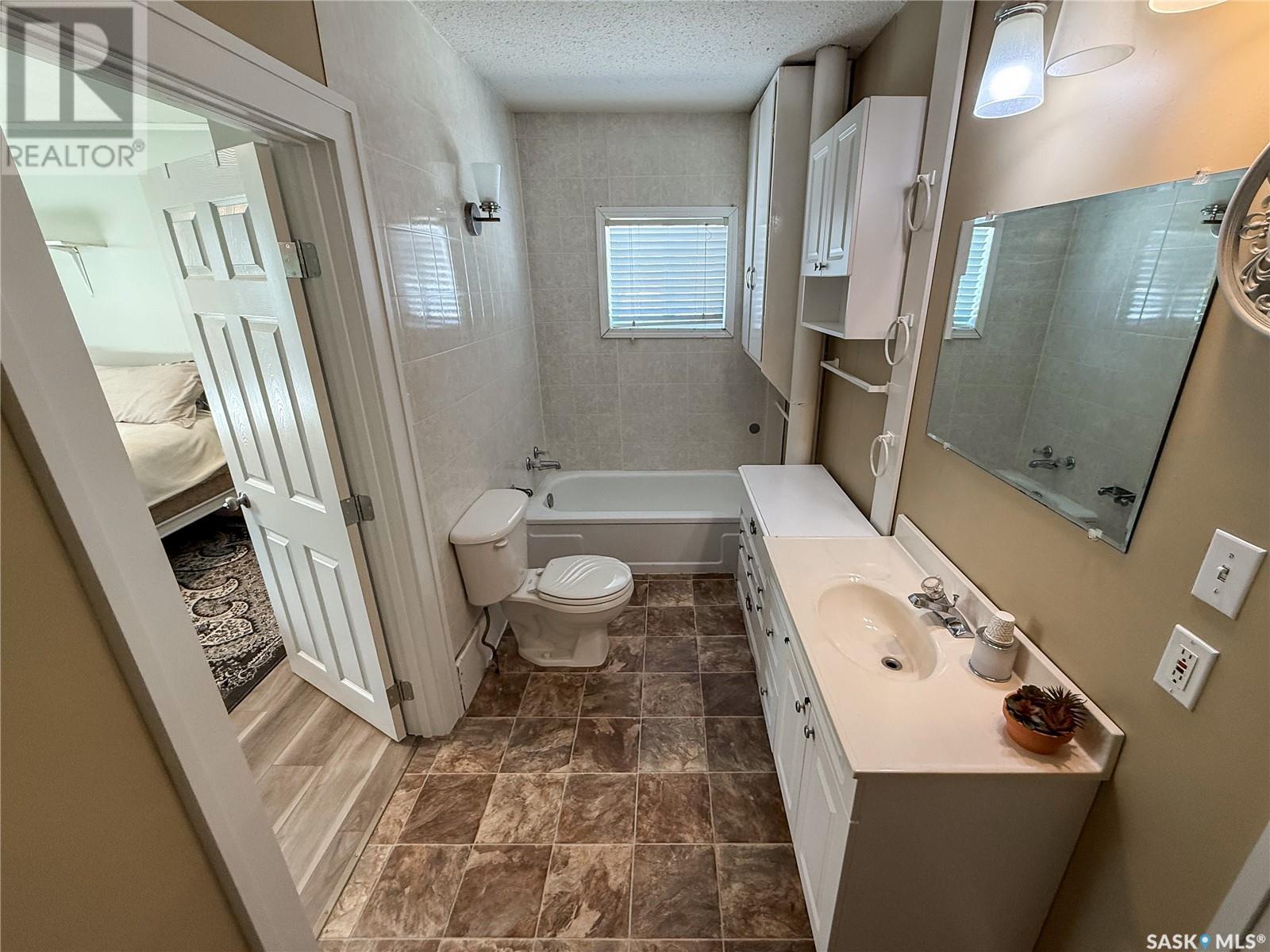 Photo 14 of 1159 Conrad Avenue, Gull Lake SK