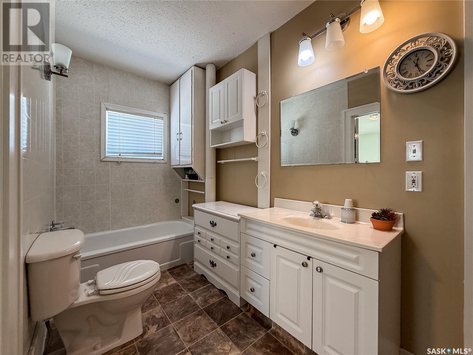 Photo 5 of 1159 Conrad Avenue, Gull Lake SK