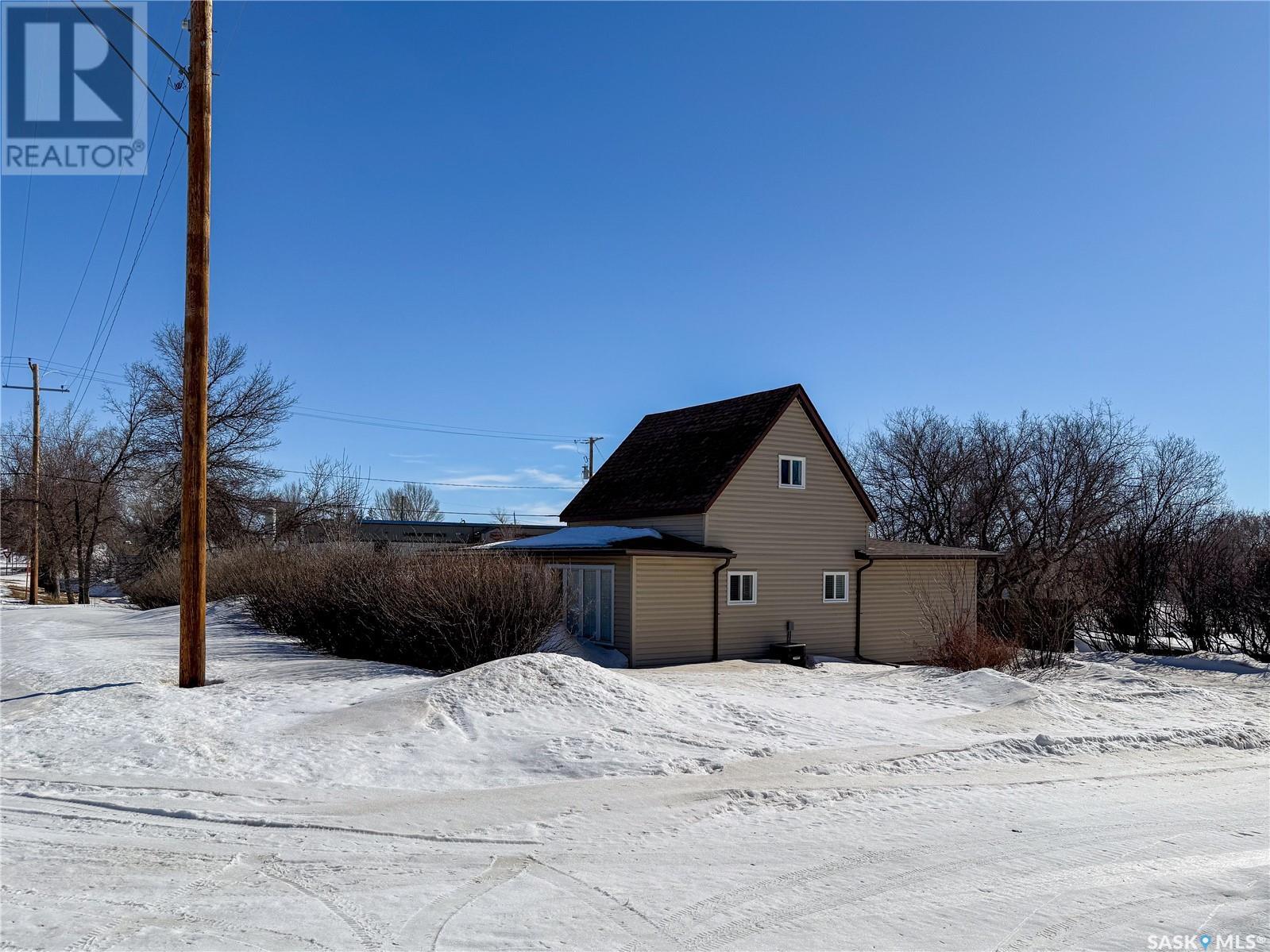 Photo 34 of 1159 Conrad Avenue, Gull Lake SK