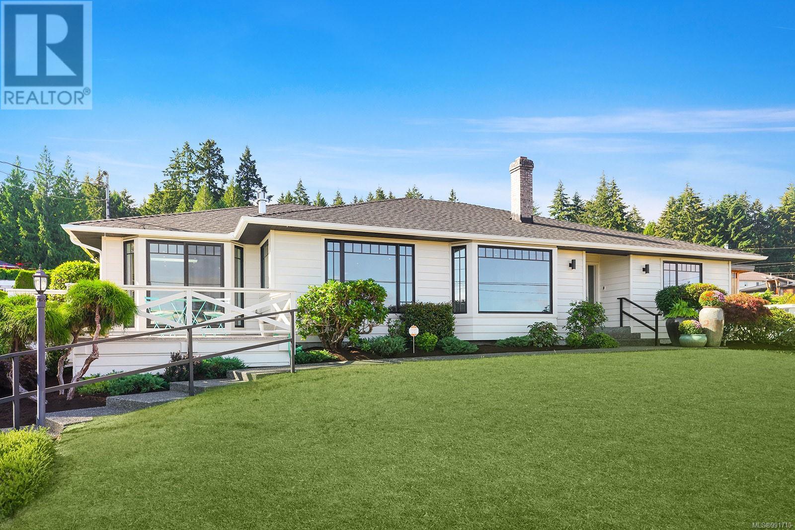 Photo 70 of 274 Crescent Rd W, Qualicum Beach BC