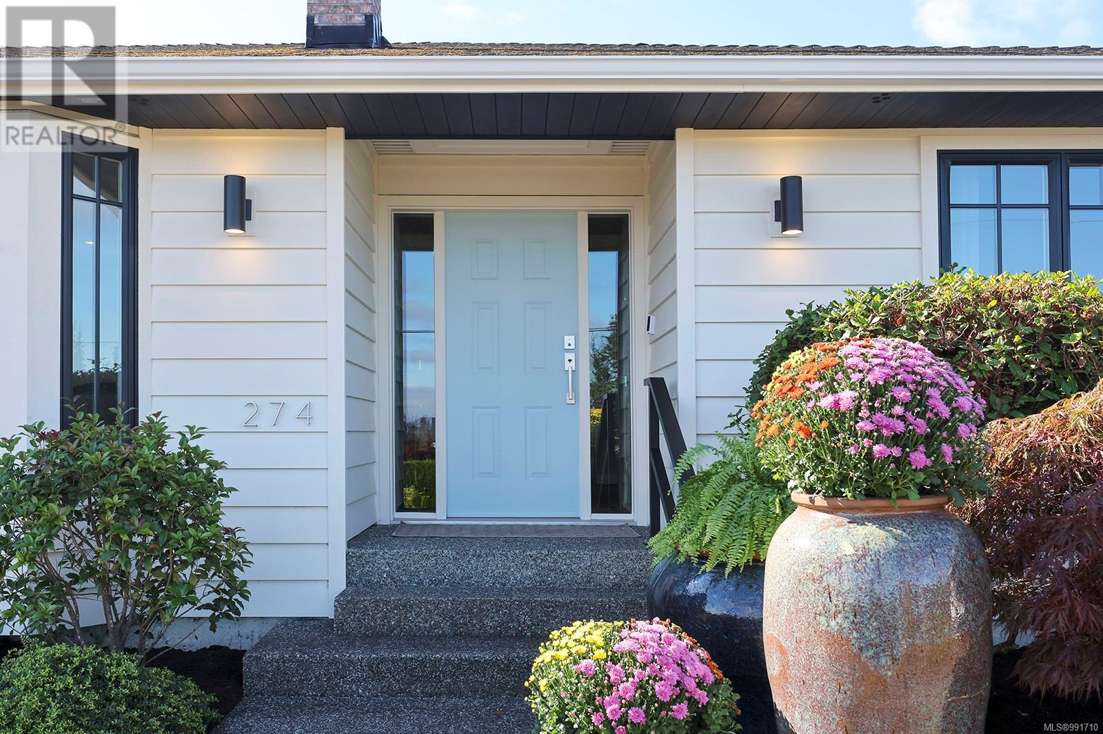 Photo 15 of 274 Crescent Rd W, Qualicum Beach BC