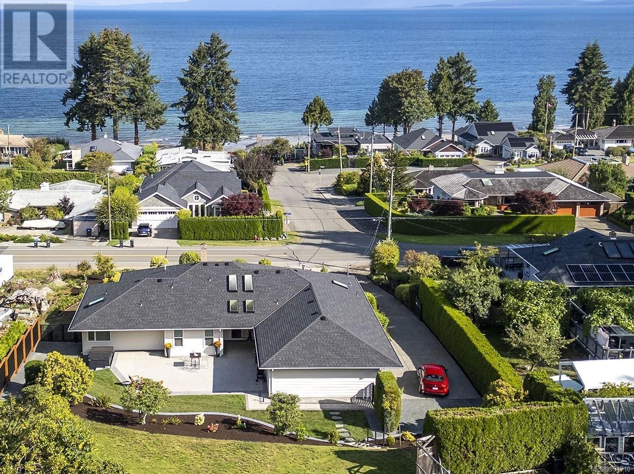 Photo 27 of 274 Crescent Rd W, Qualicum Beach BC