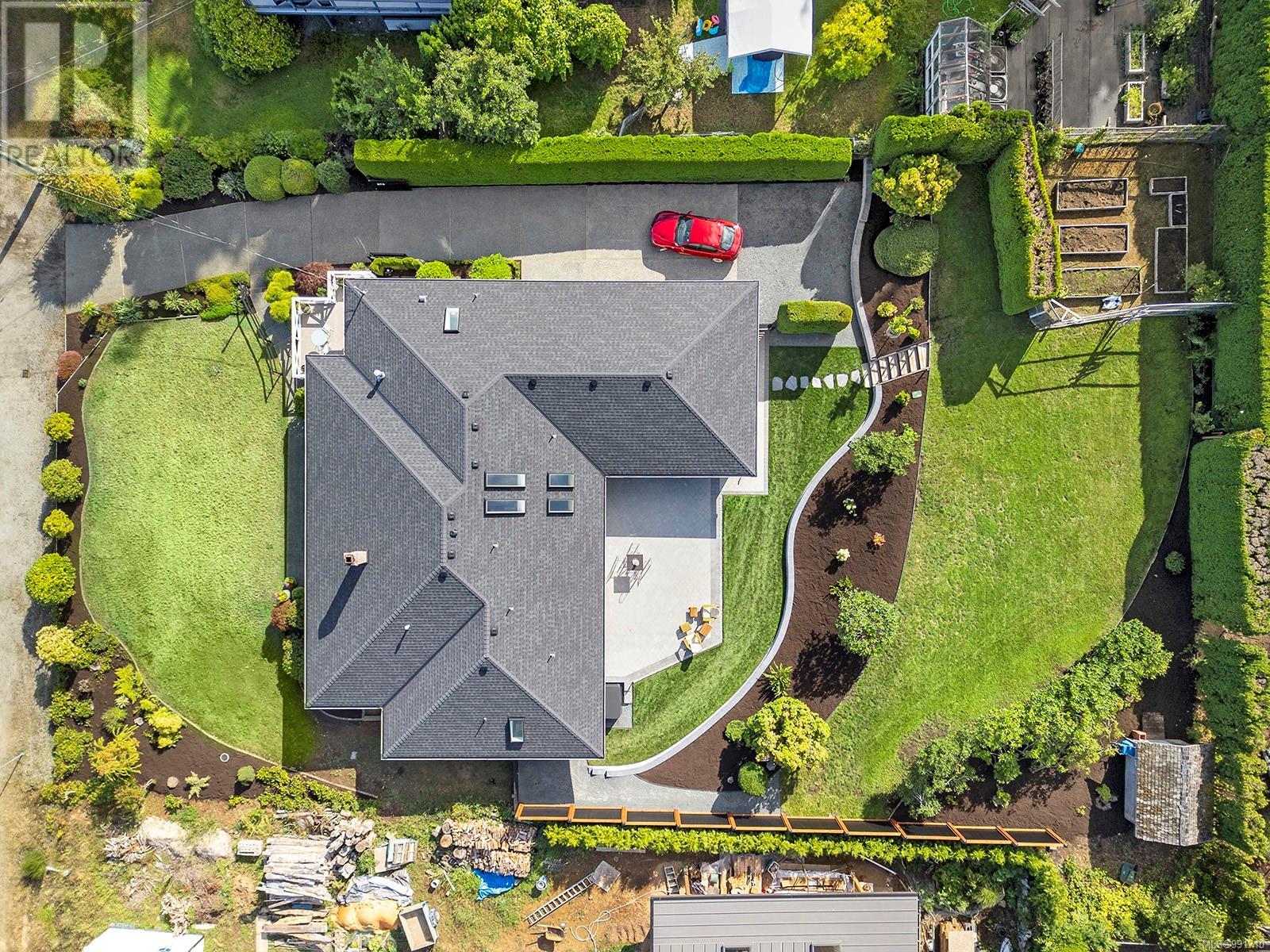 Photo 44 of 274 Crescent Rd W, Qualicum Beach BC