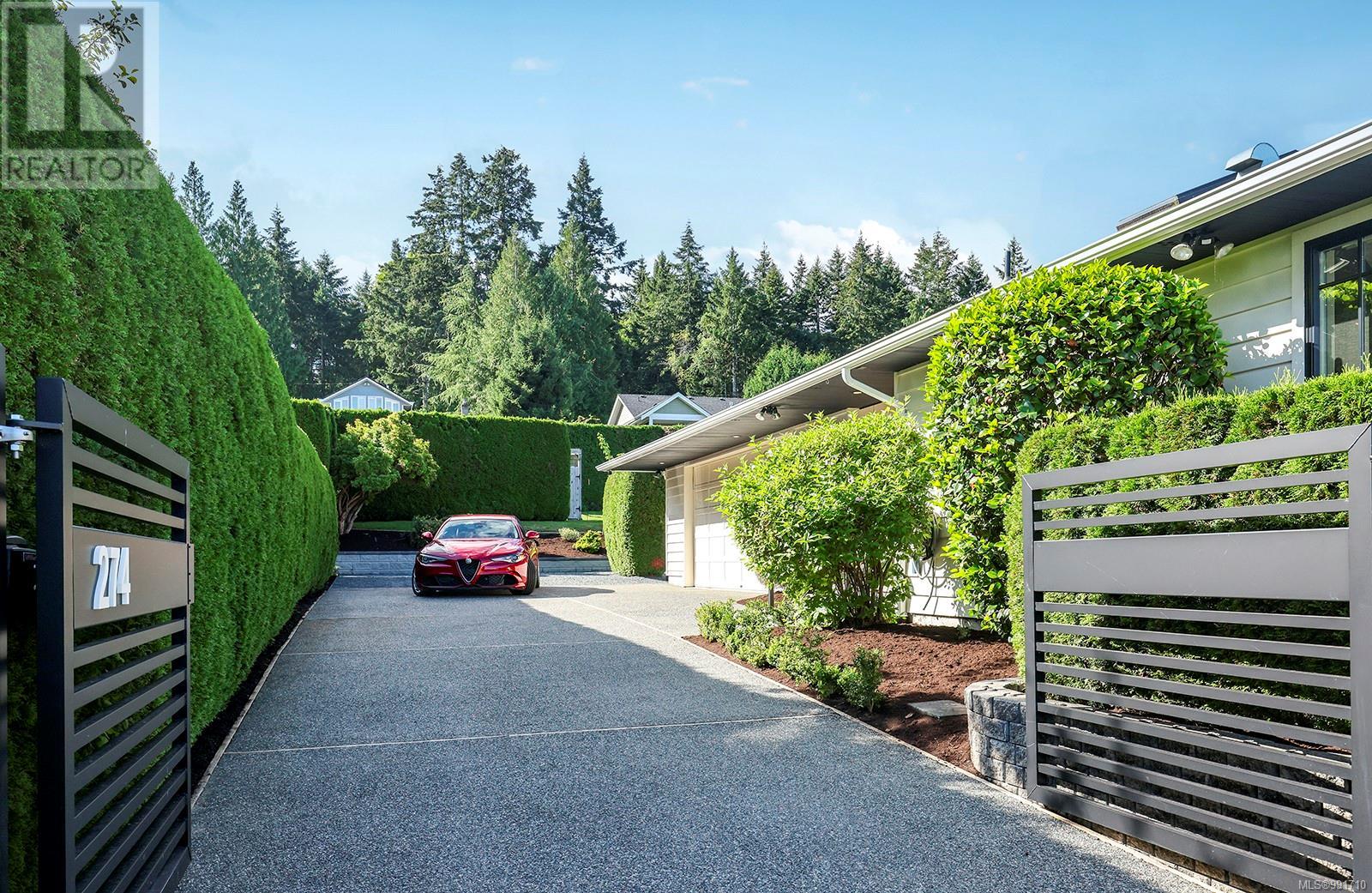 Photo 63 of 274 Crescent Rd W, Qualicum Beach BC