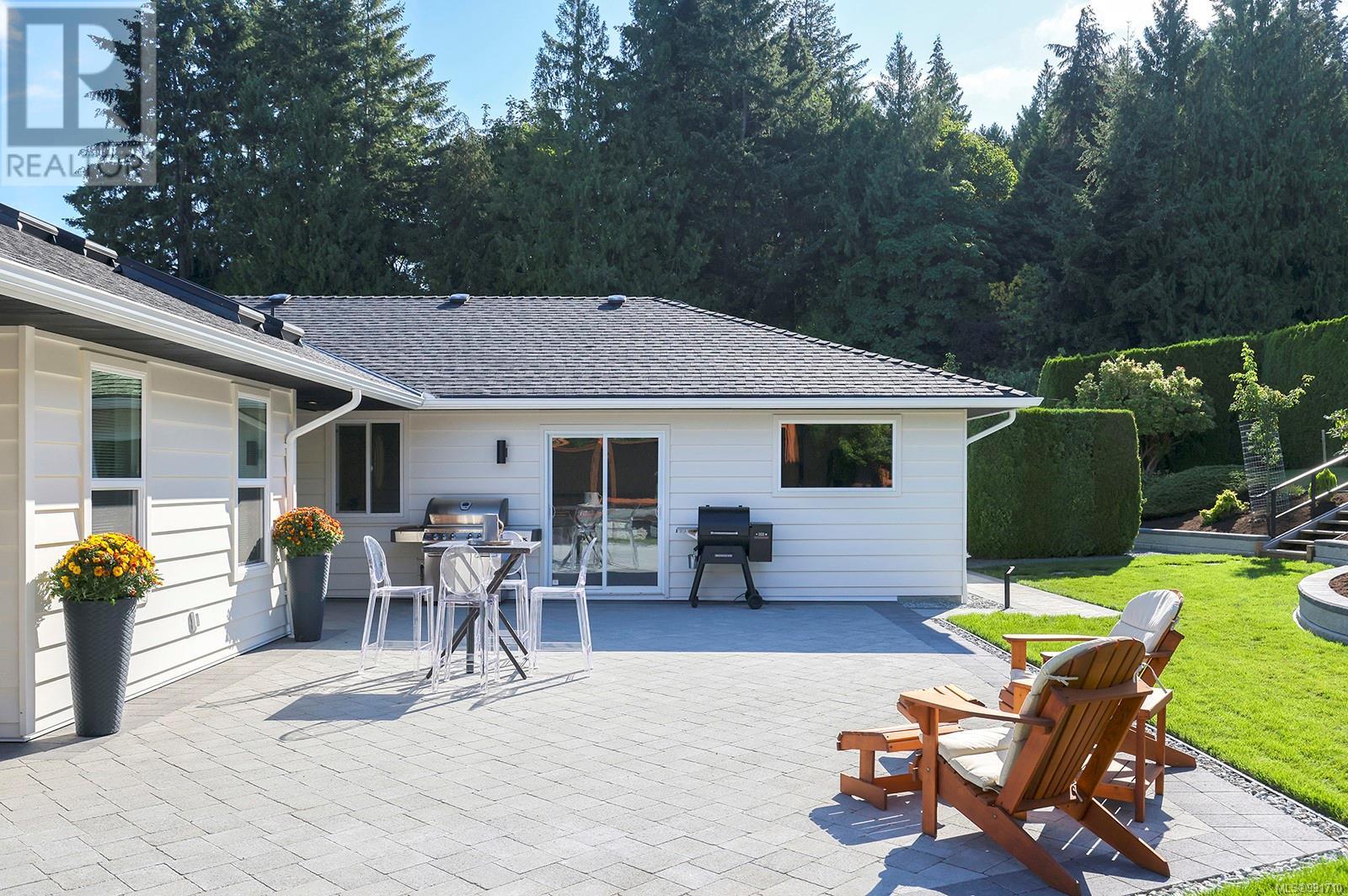 Photo 51 of 274 Crescent Rd W, Qualicum Beach BC