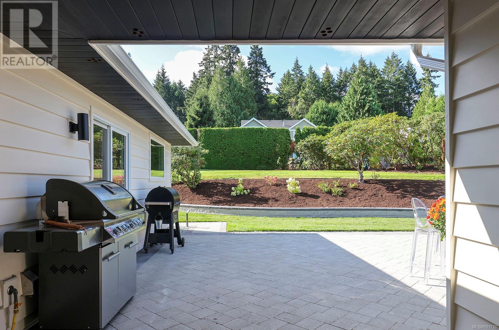 Photo 38 of 274 Crescent Rd W, Qualicum Beach BC