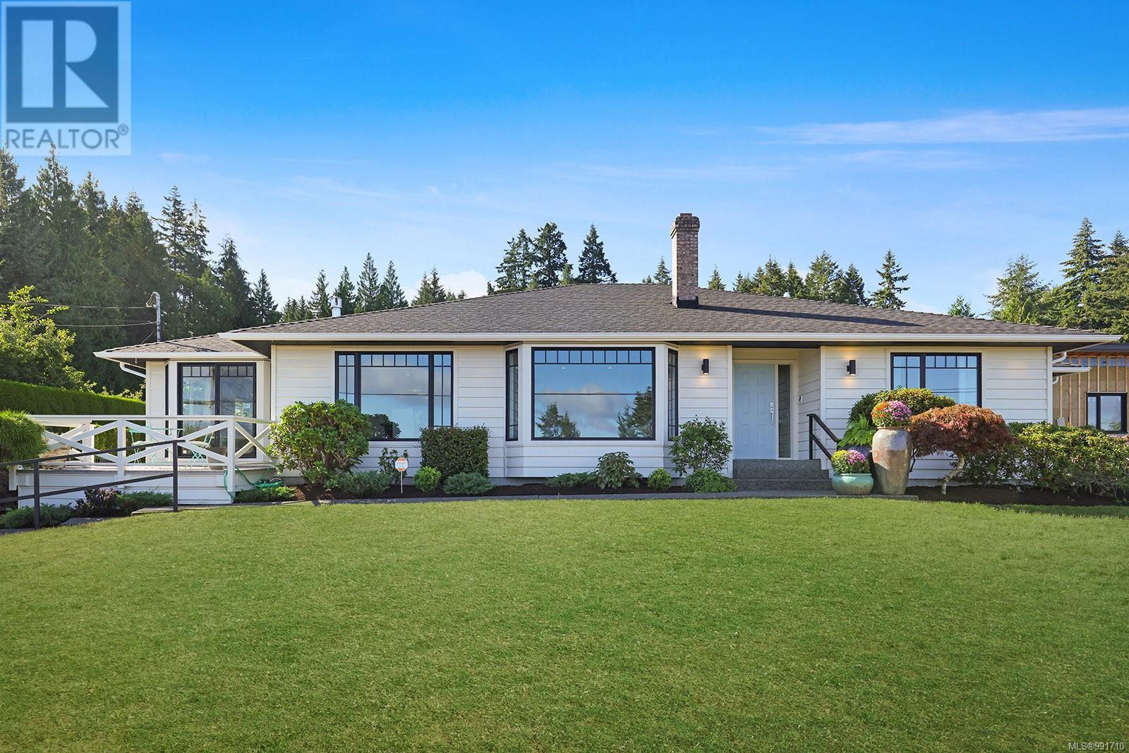 Photo 64 of 274 Crescent Rd W, Qualicum Beach BC