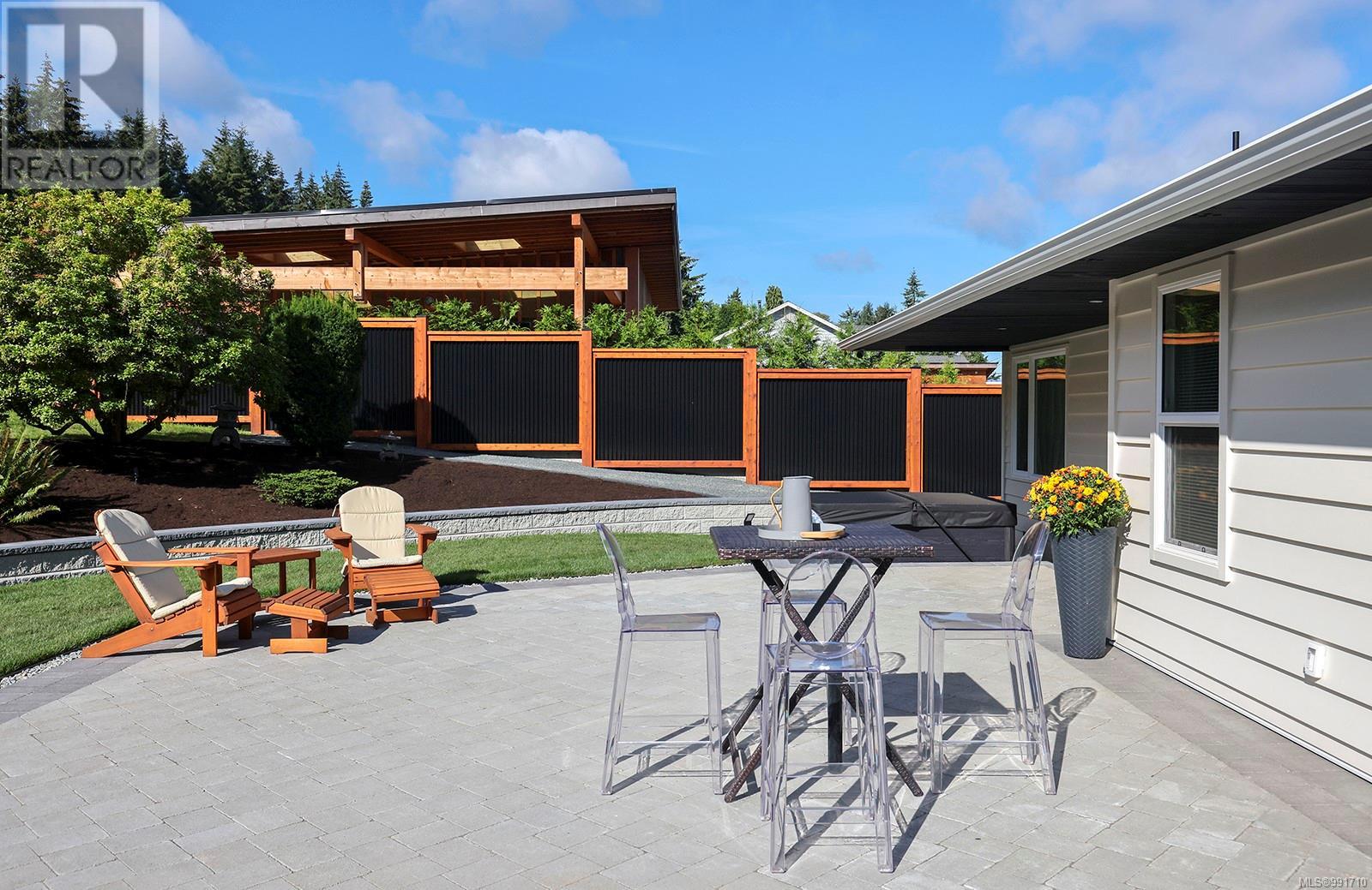 Photo 43 of 274 Crescent Rd W, Qualicum Beach BC