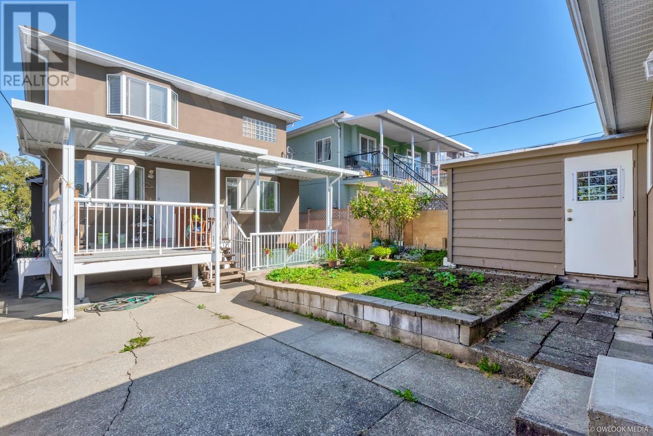 Photo 10 of 3210 E 23rd Avenue, Vancouver BC