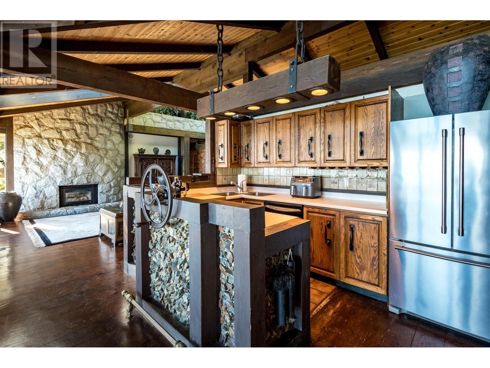 3581 BEACH AVENUE, Roberts Creek