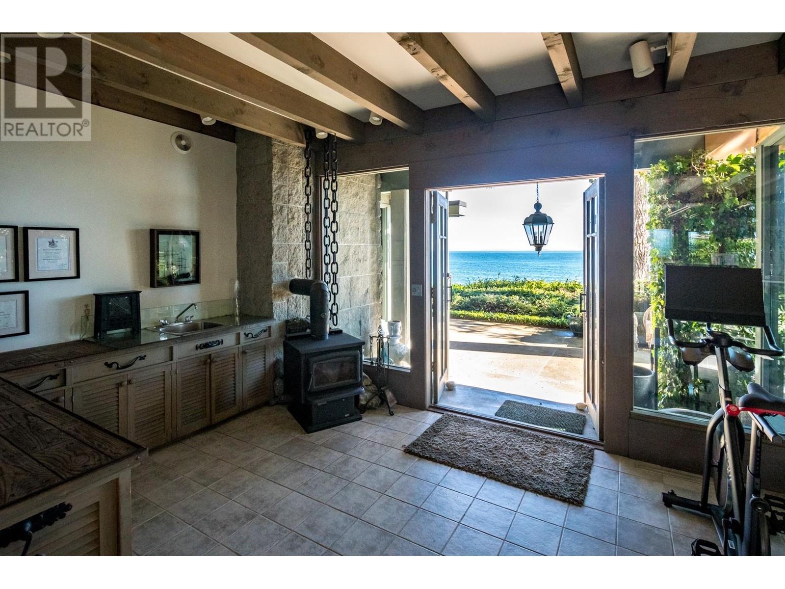 3581 BEACH AVENUE, Roberts Creek