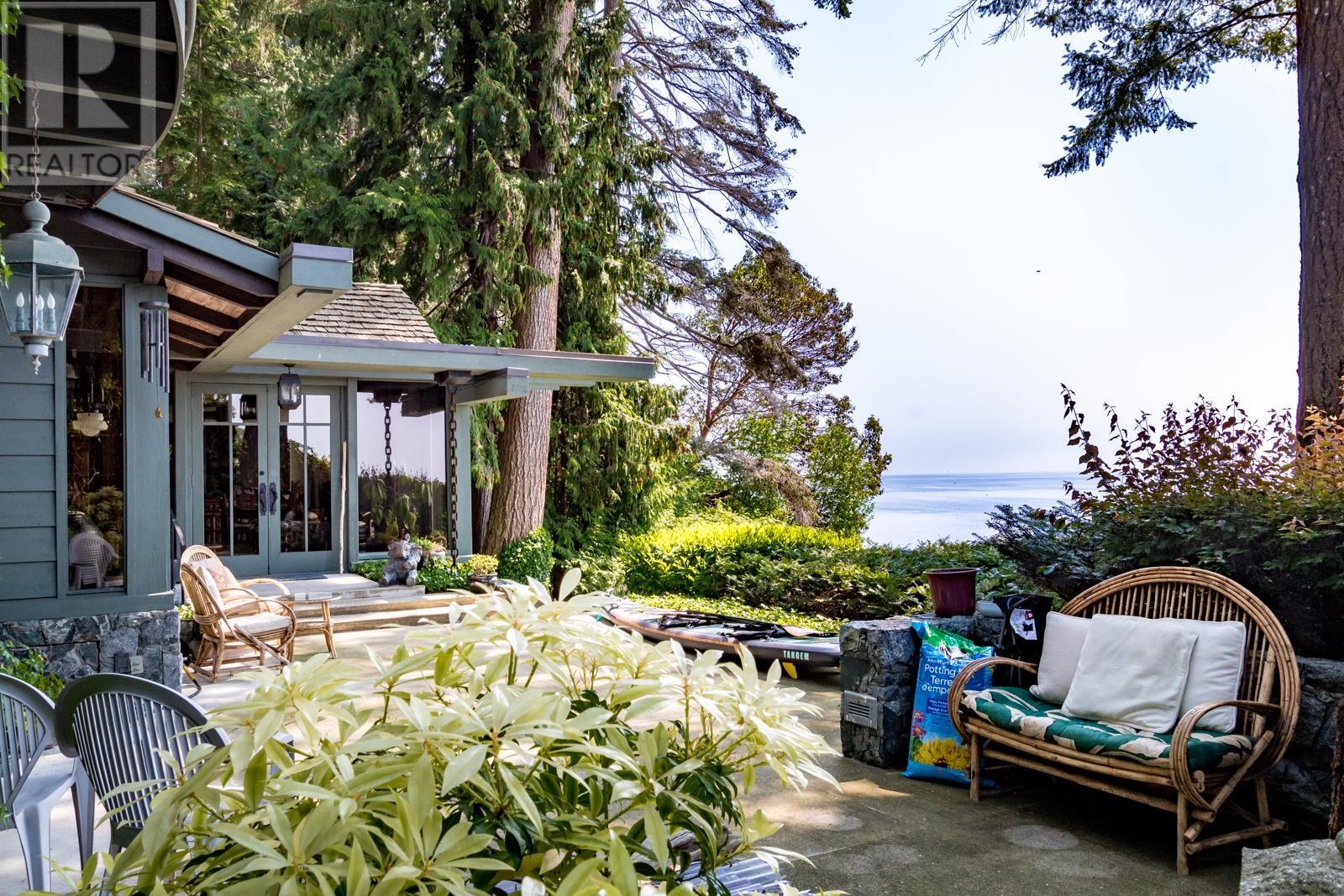 3581 BEACH AVENUE, Roberts Creek