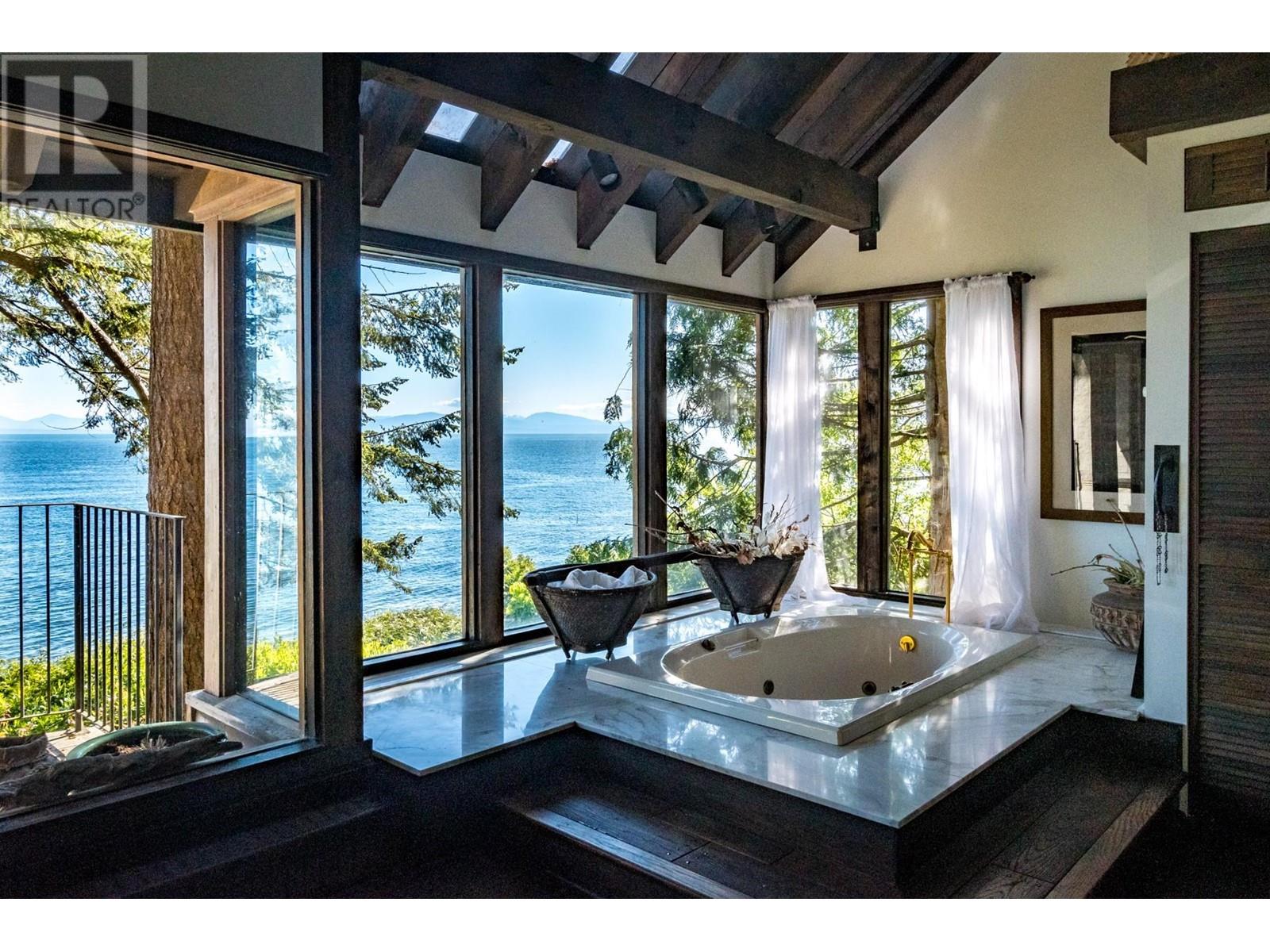 3581 BEACH AVENUE, Roberts Creek