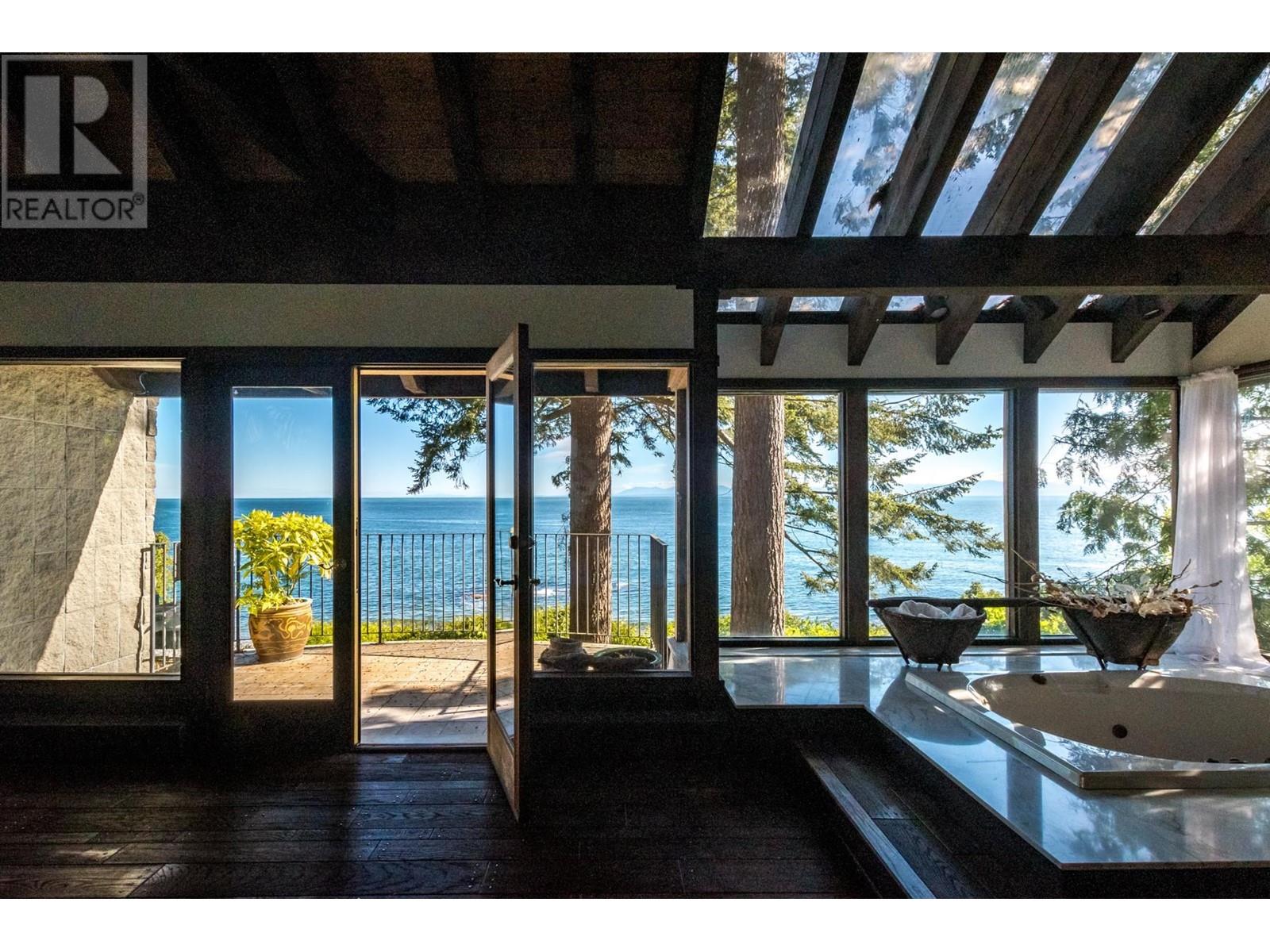 3581 BEACH AVENUE, Roberts Creek