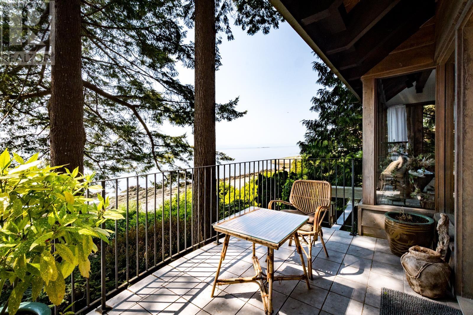 3581 BEACH AVENUE, Roberts Creek