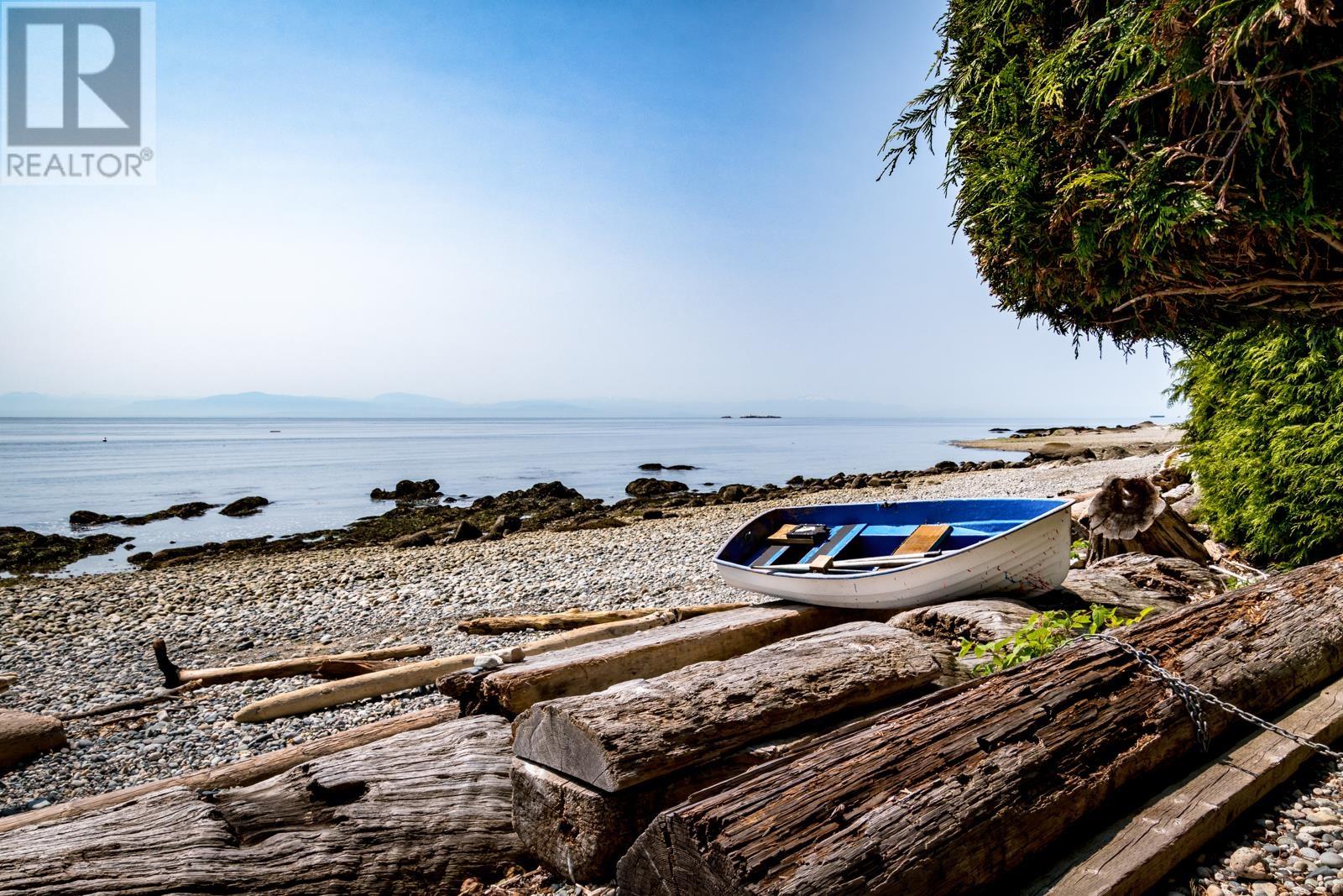 3581 BEACH AVENUE, Roberts Creek