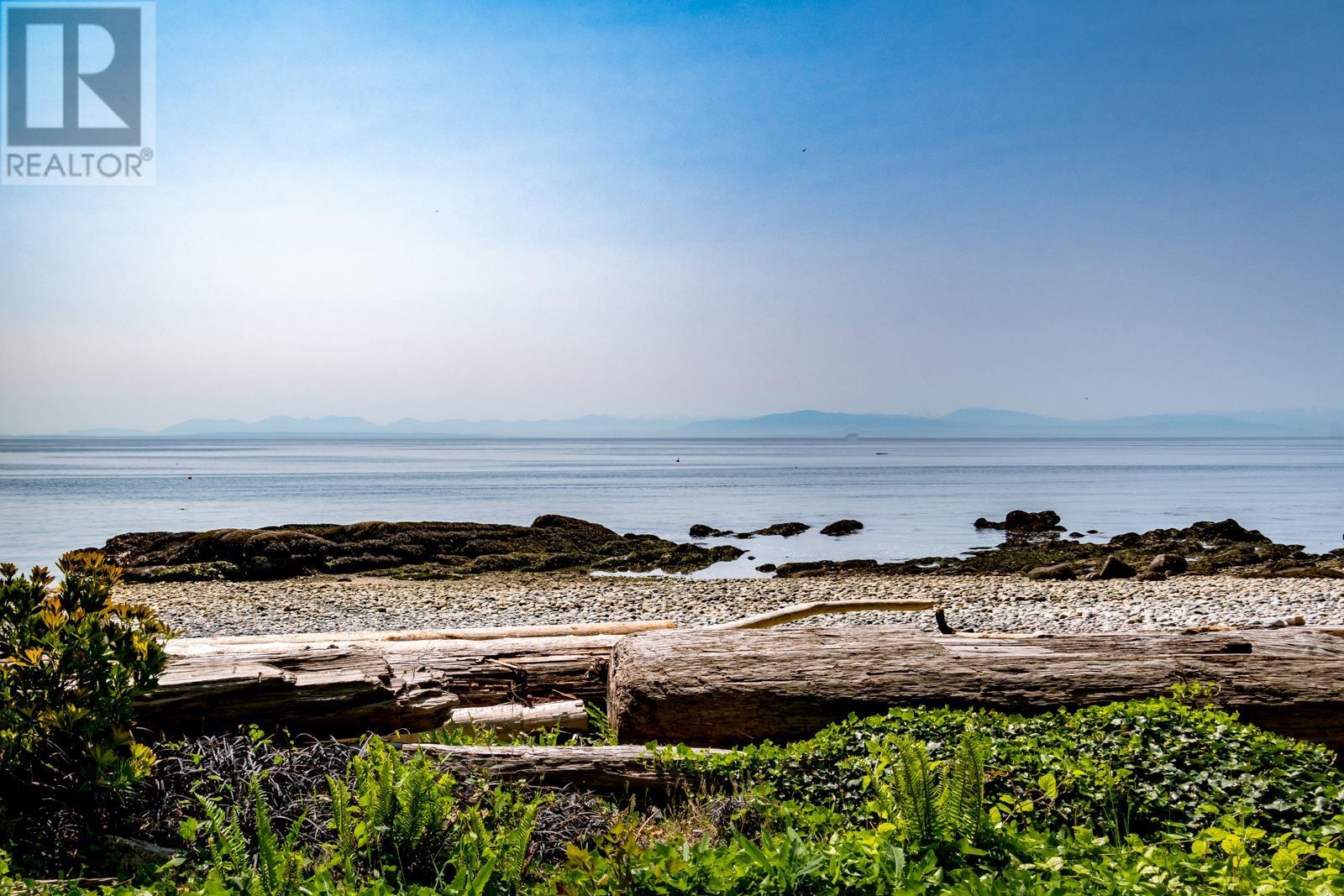 3581 BEACH AVENUE, Roberts Creek