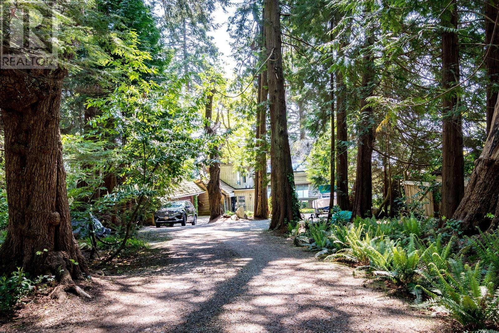 3581 BEACH AVENUE, Roberts Creek
