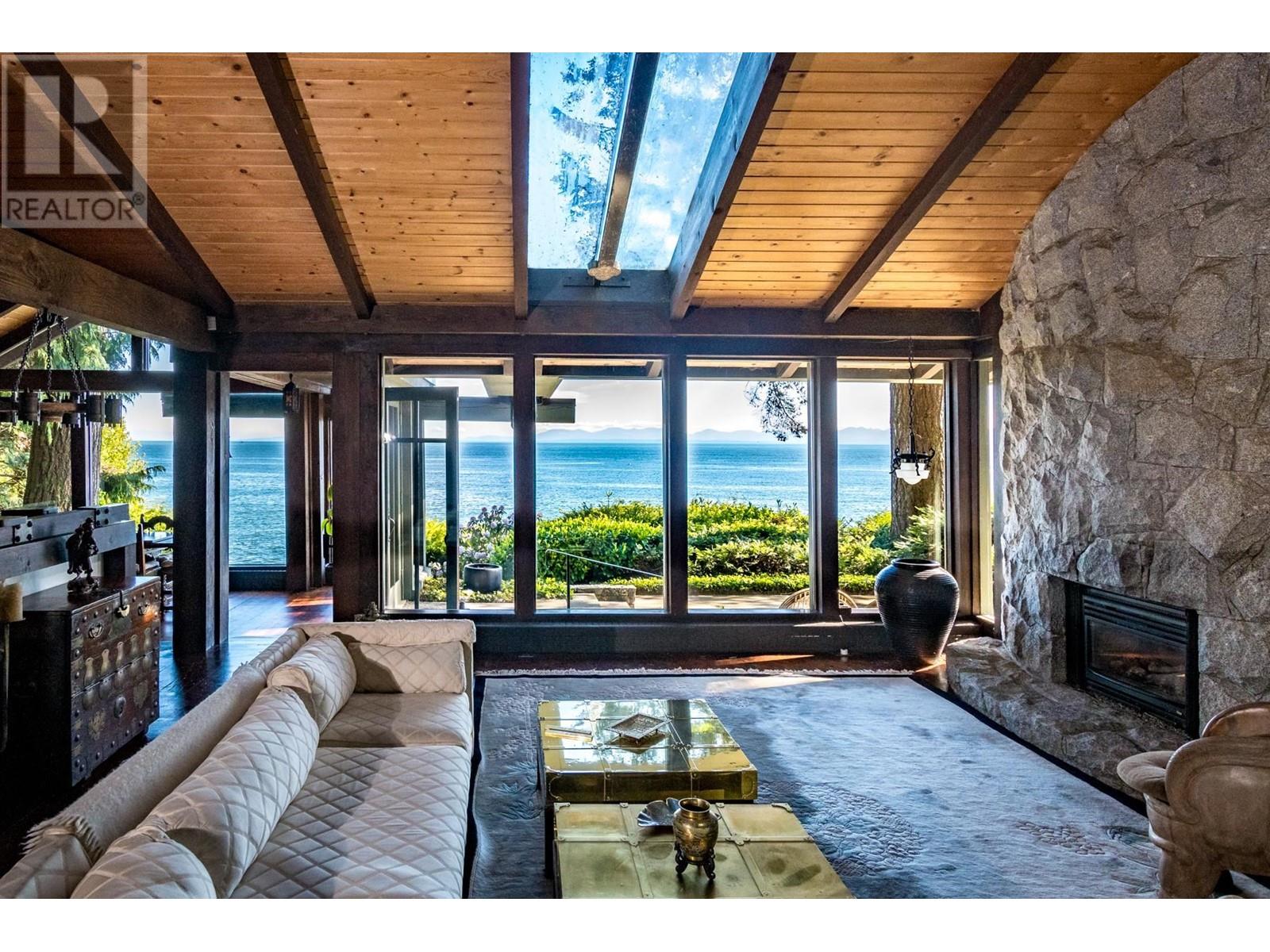 3581 BEACH AVENUE, Roberts Creek