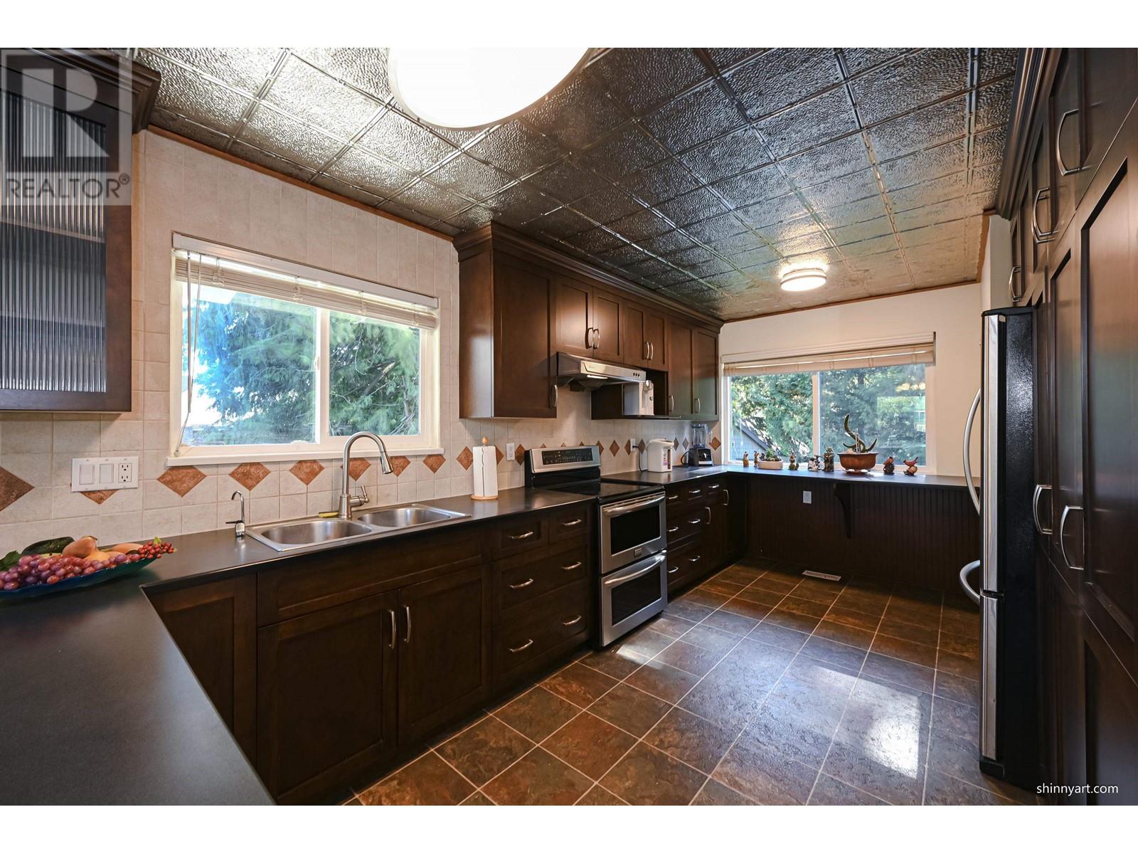 Photo 5 of 5510 14 B Avenue, Delta BC