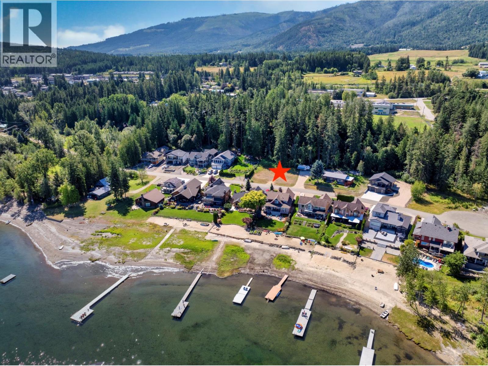 Photo 15 of 17 1171 Dieppe Road, Sorrento BC