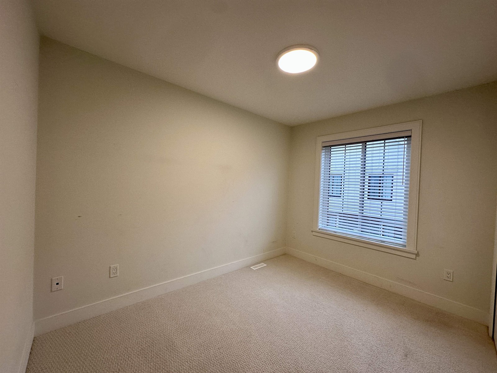 Photo 10 of 32 20189 84 Avenue, Langley BC