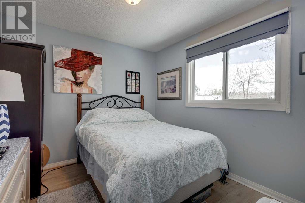 Single Family House 3 Level for Sale in  Deerfield Terrace SE Deer Ridge Calgary 