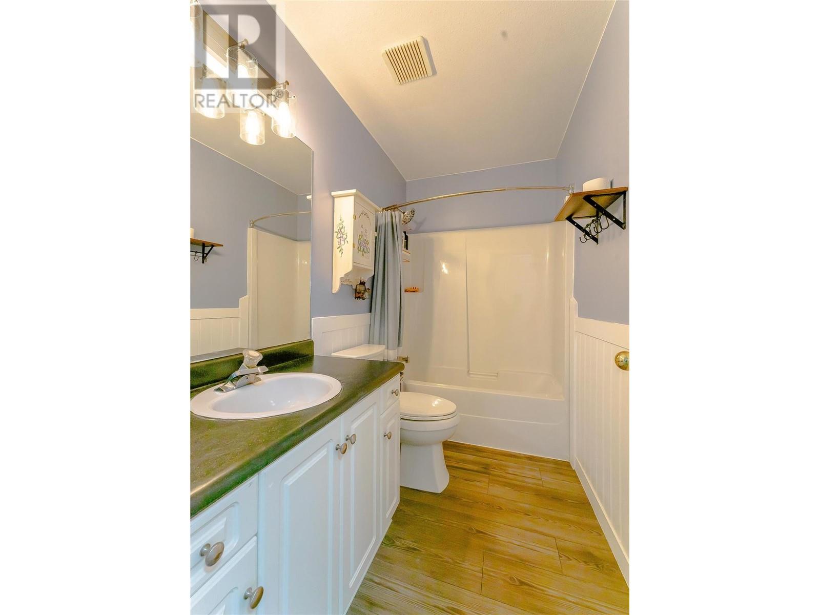 302 420 4 Avenue Southeast, Salmon Arm