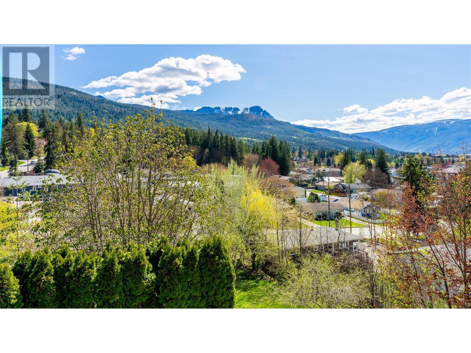 302 420 4 Avenue Southeast, Salmon Arm
