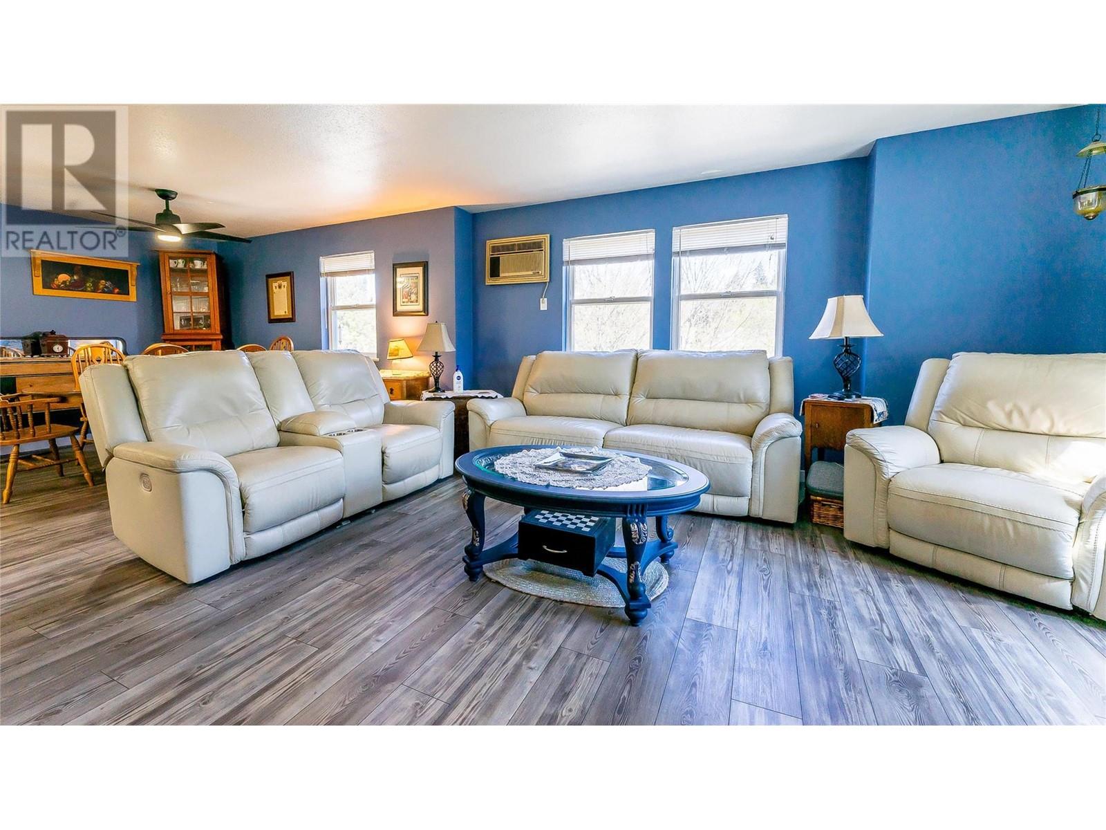 302 420 4 Avenue Southeast, Salmon Arm