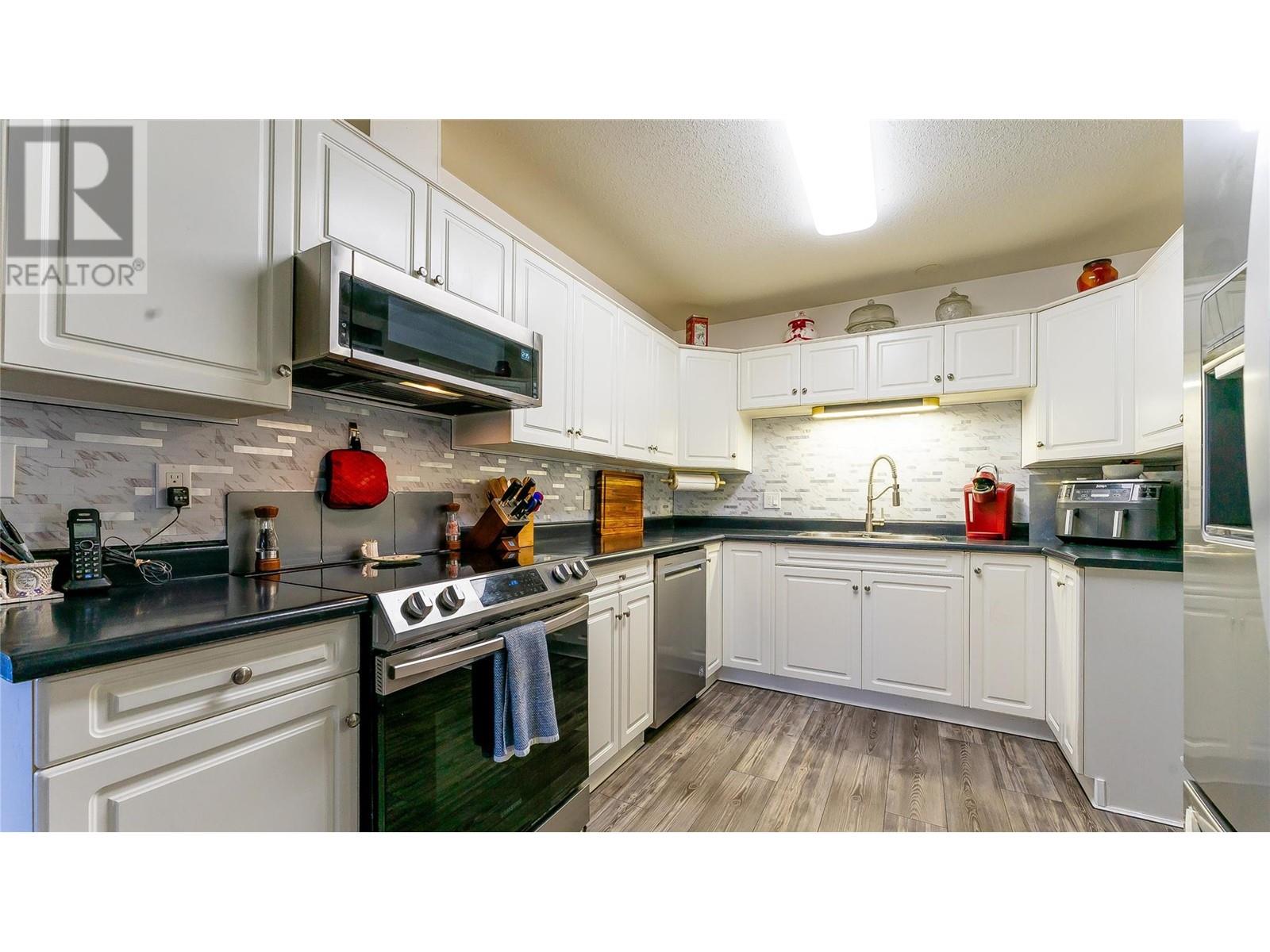 302 420 4 Avenue Southeast, Salmon Arm