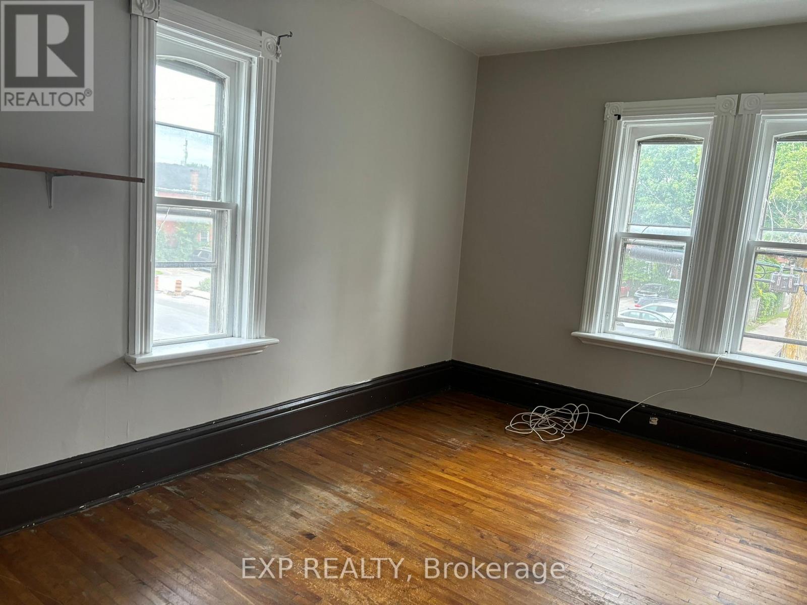 Photo 12 of 204 Raglan Street S, Renfrew ON