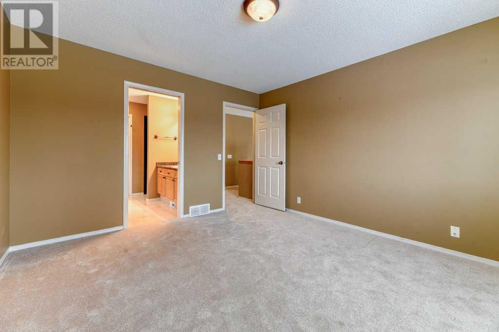 Single Family House for Sale in  TUSCANY RAVINE Road NW Tuscany Calgary 