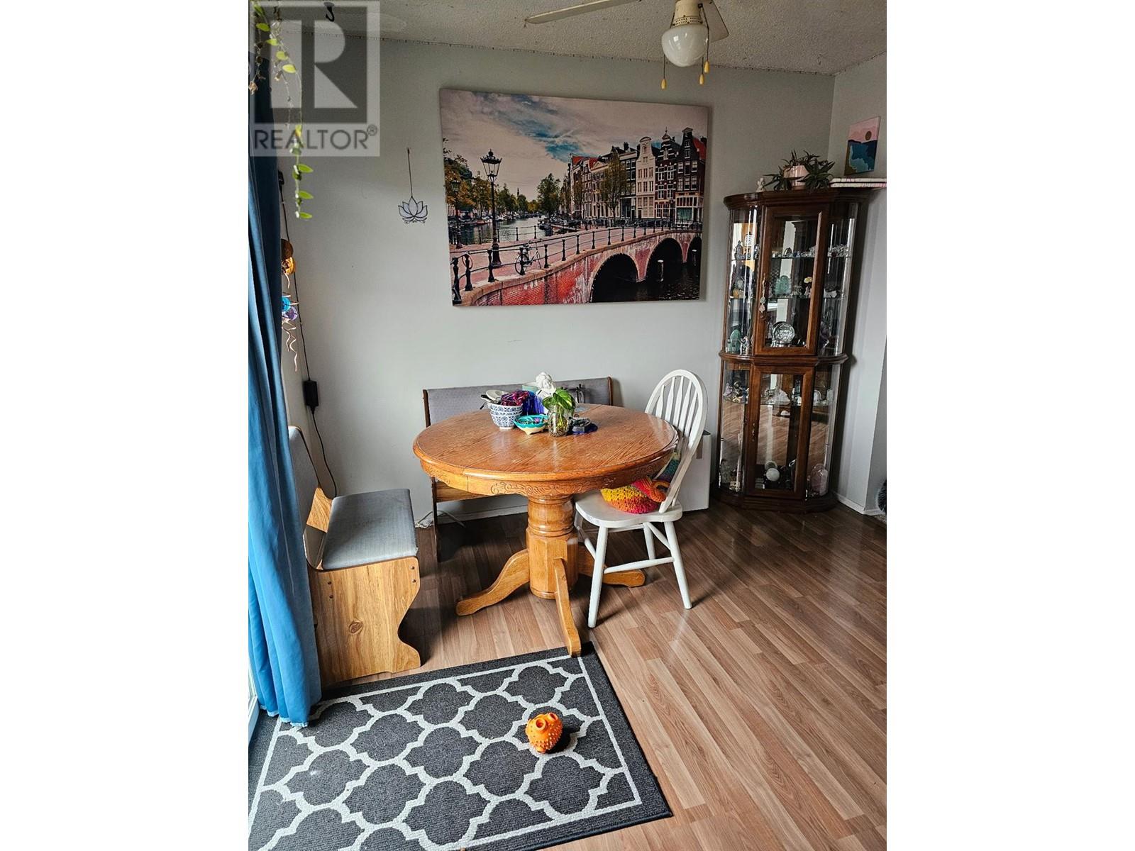 Photo 3 of 642 640 Courtenay Crescent Crescent Nw, Kamloops BC