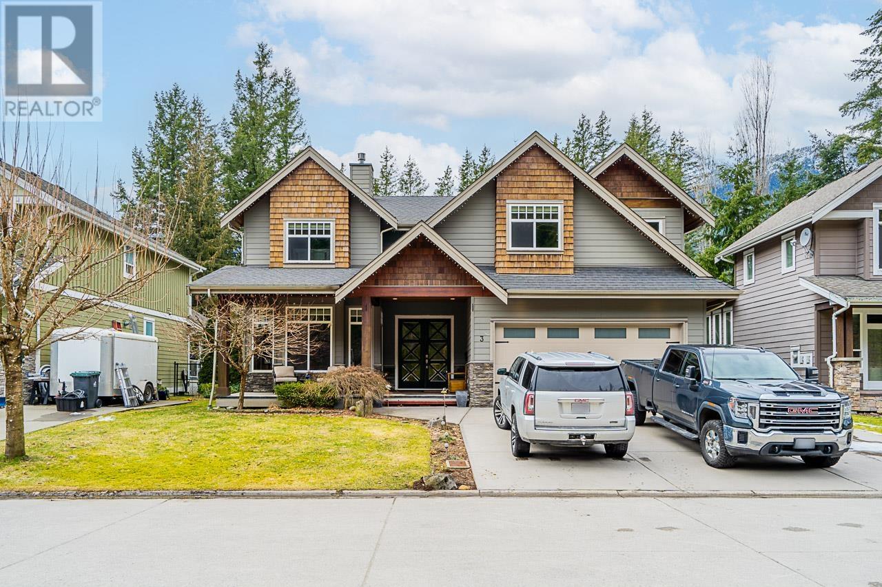 3 1355 DEPOT ROAD, Squamish
