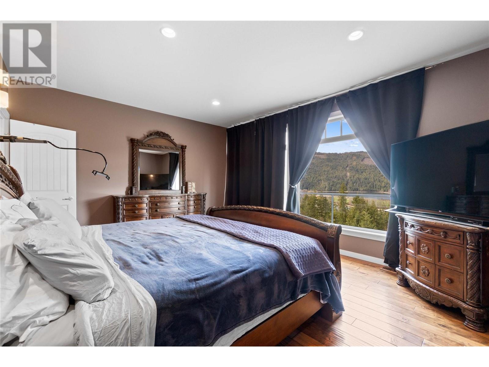 8097 Seed Road, Mara