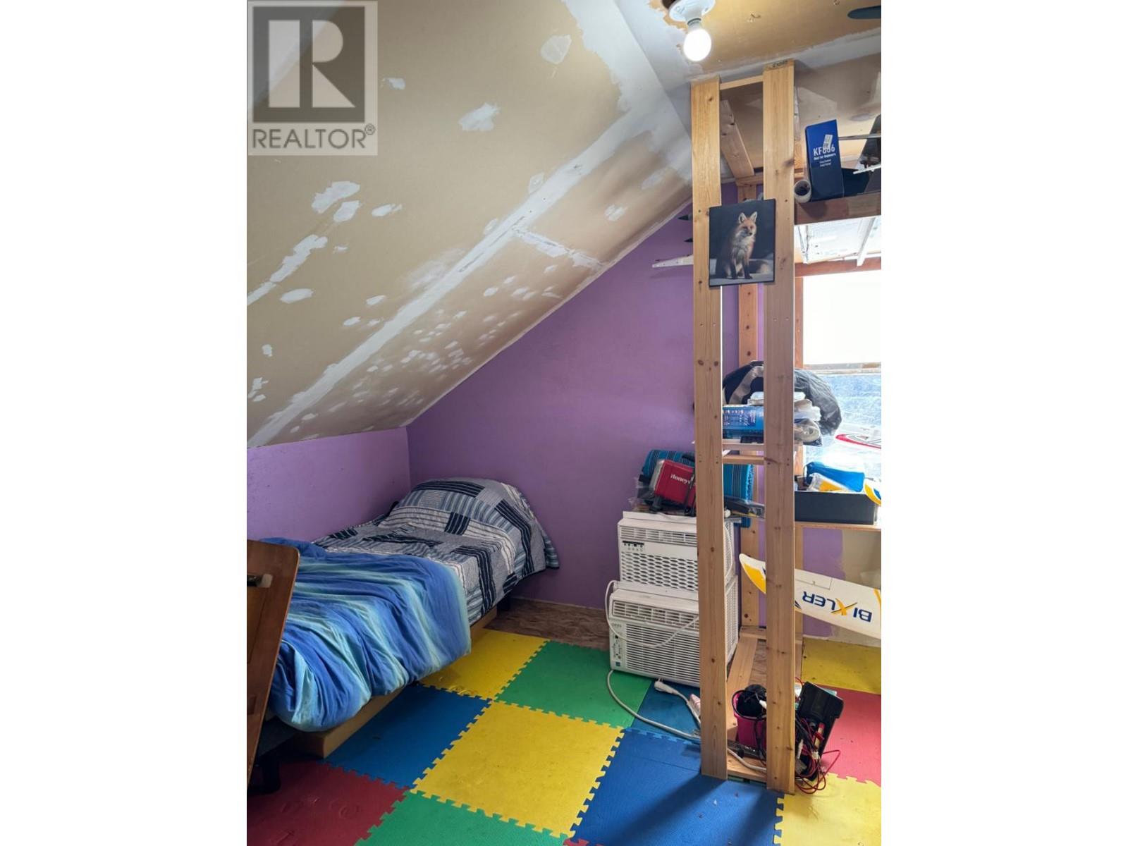 Photo 11 of 1005 Railway Boulevard, Creston BC
