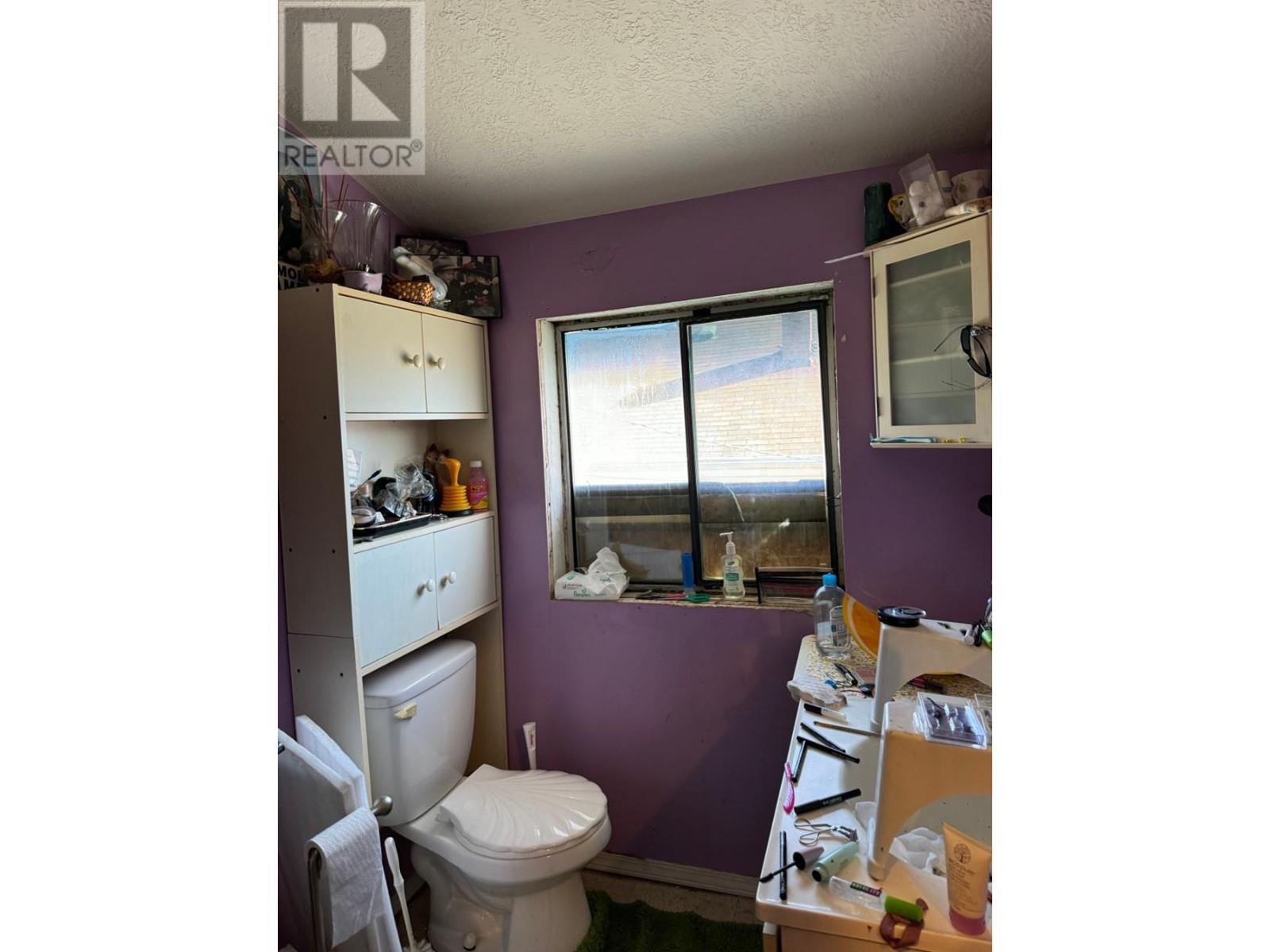 Photo 10 of 1005 Railway Boulevard, Creston BC