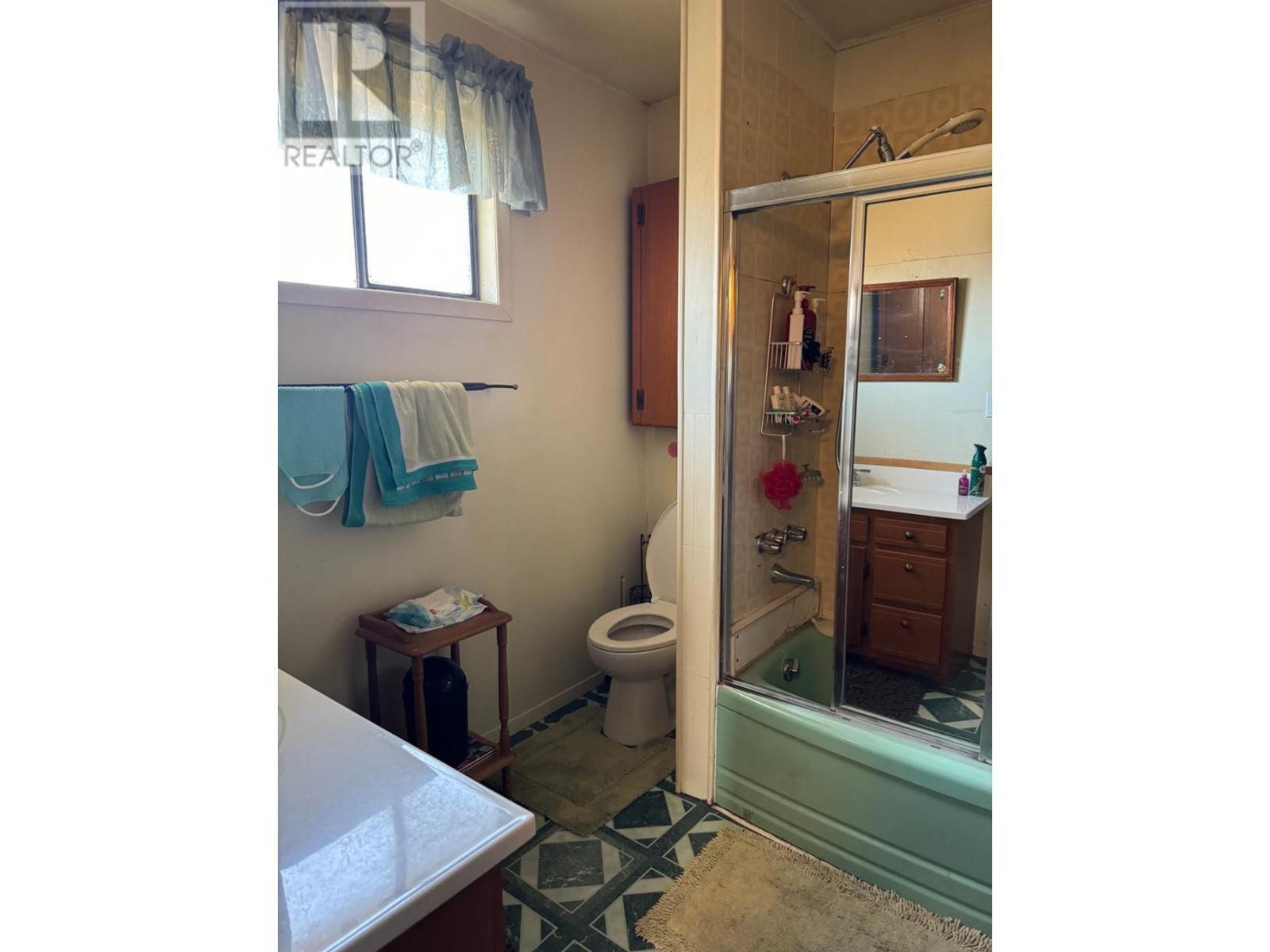 Photo 13 of 1005 Railway Boulevard, Creston BC